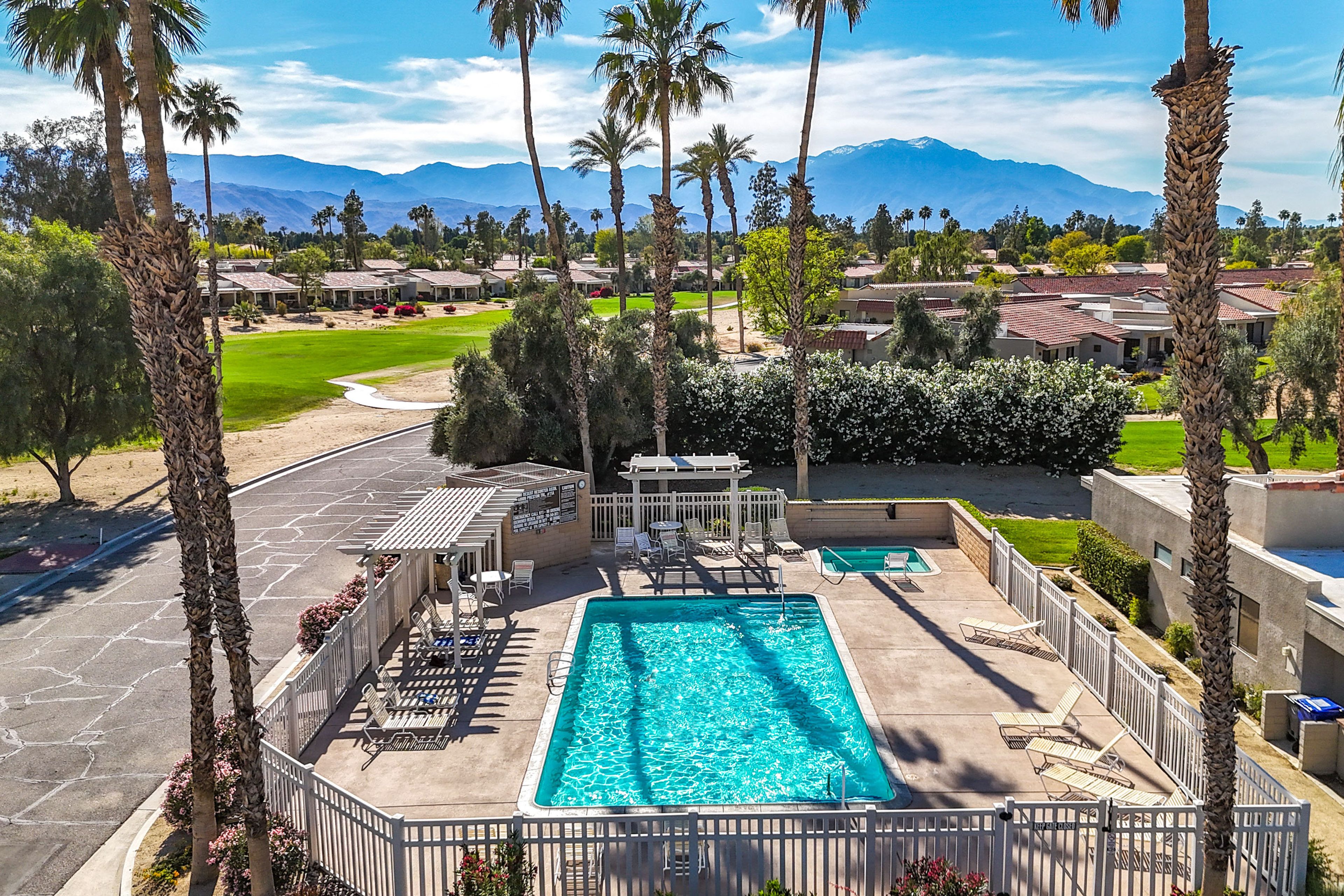 Palm Desert Resort Country Club | Community Amenities