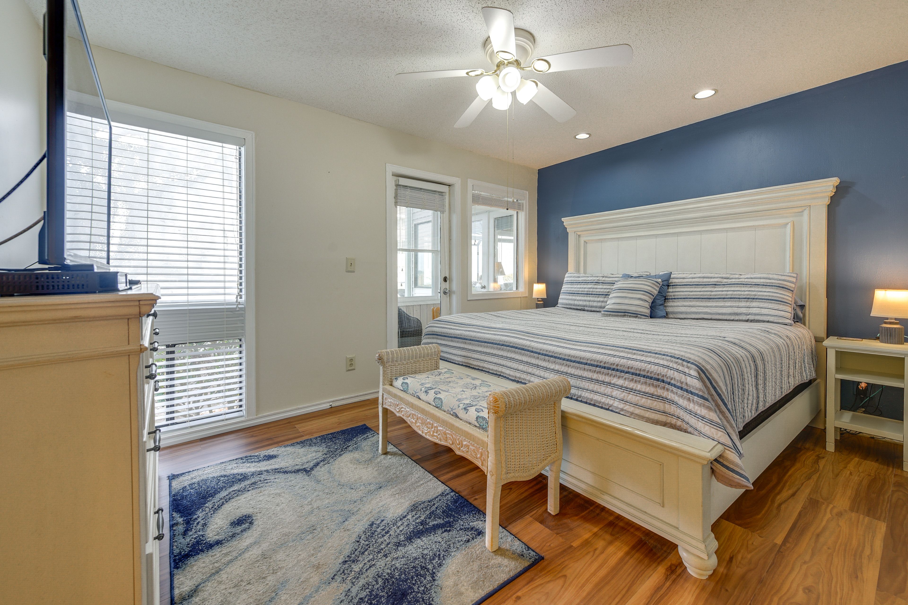 Bedroom 1 | King Bed | En-Suite Bathroom