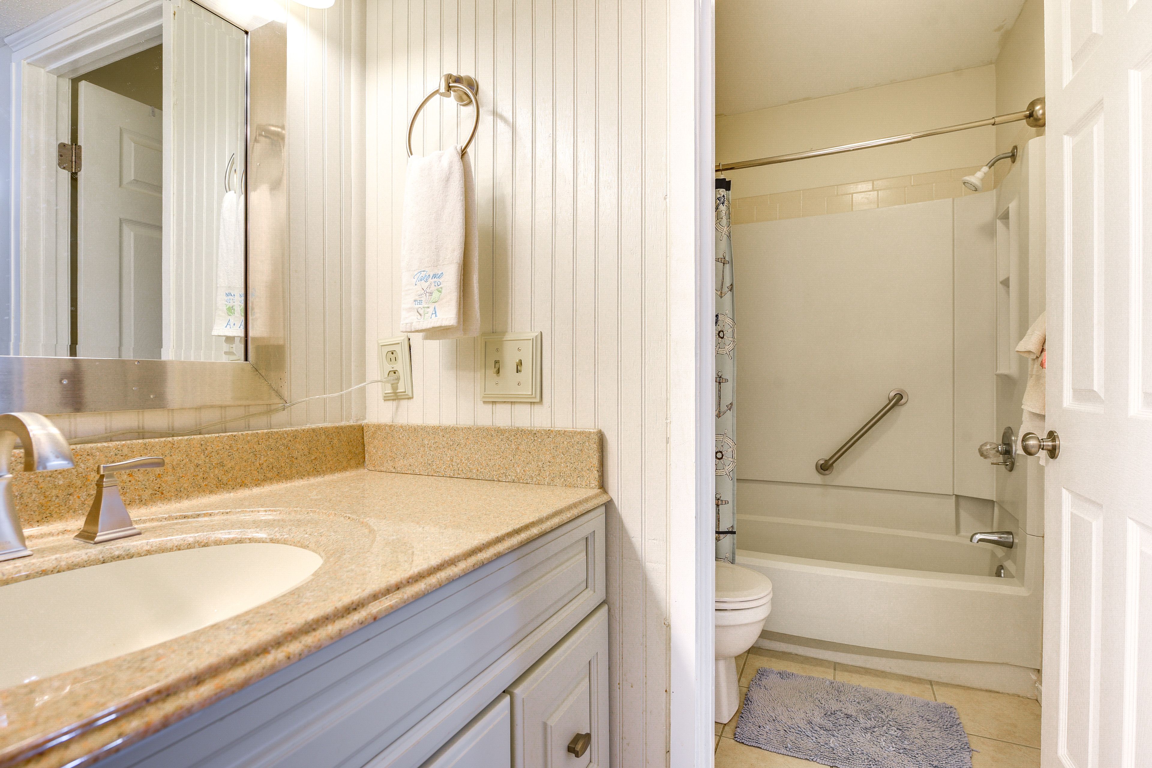 En-Suite Bathroom | Towels & Linens Provided