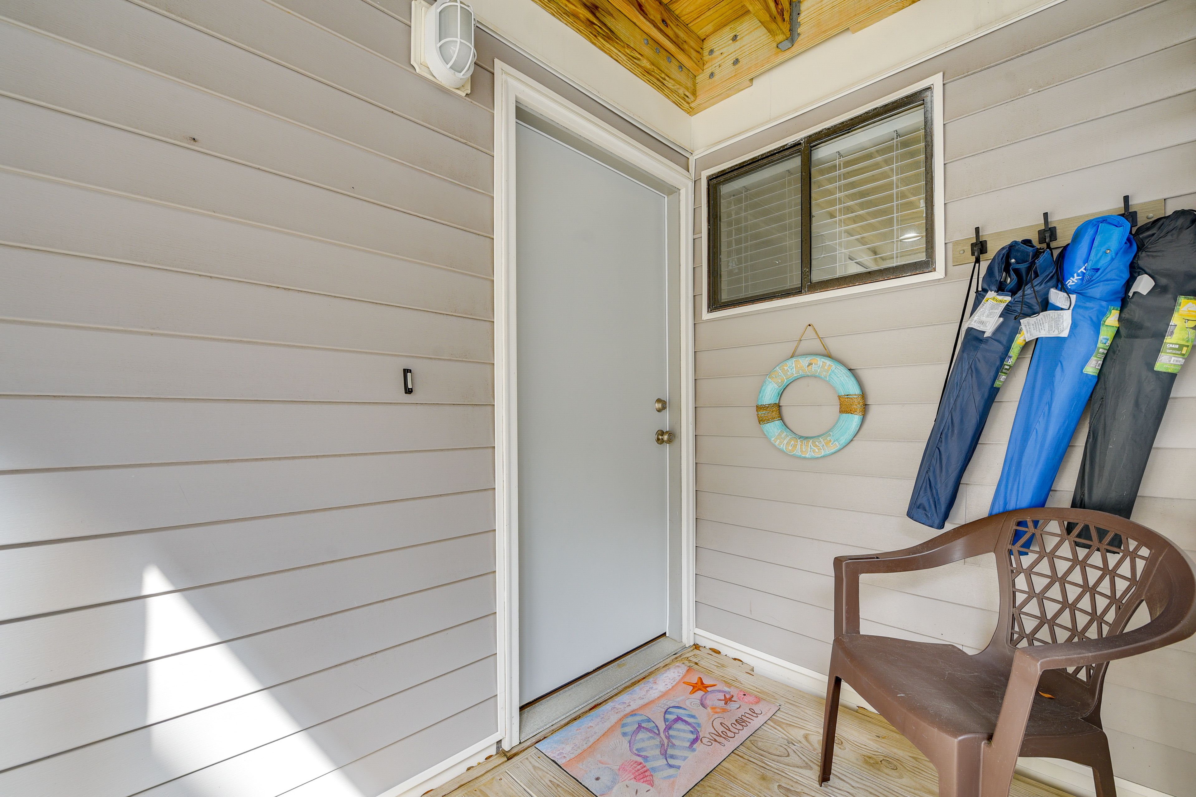 Unit Entrance | 6 Stairs Required