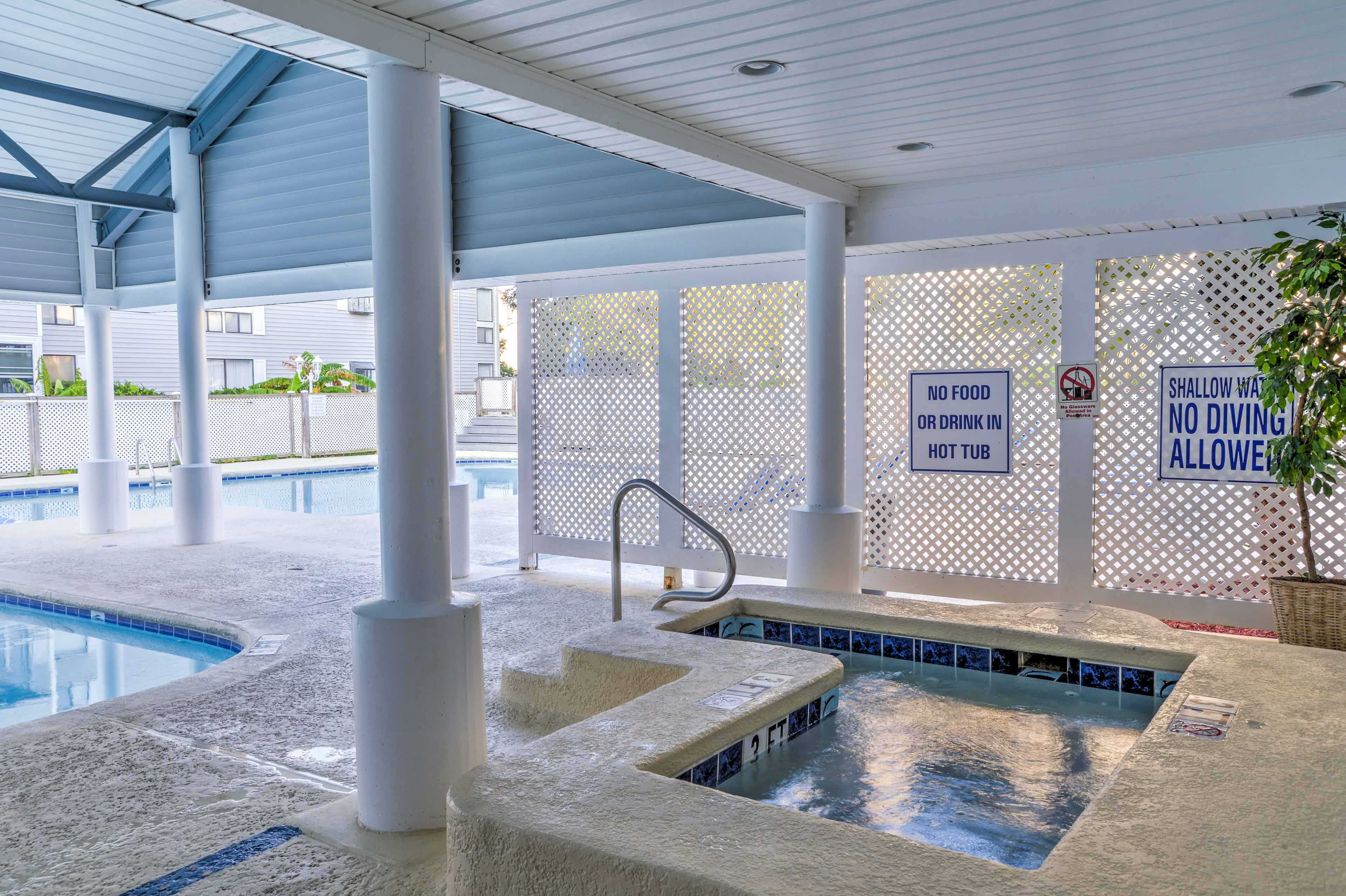 Community Amenities | Hot Tub & Pool