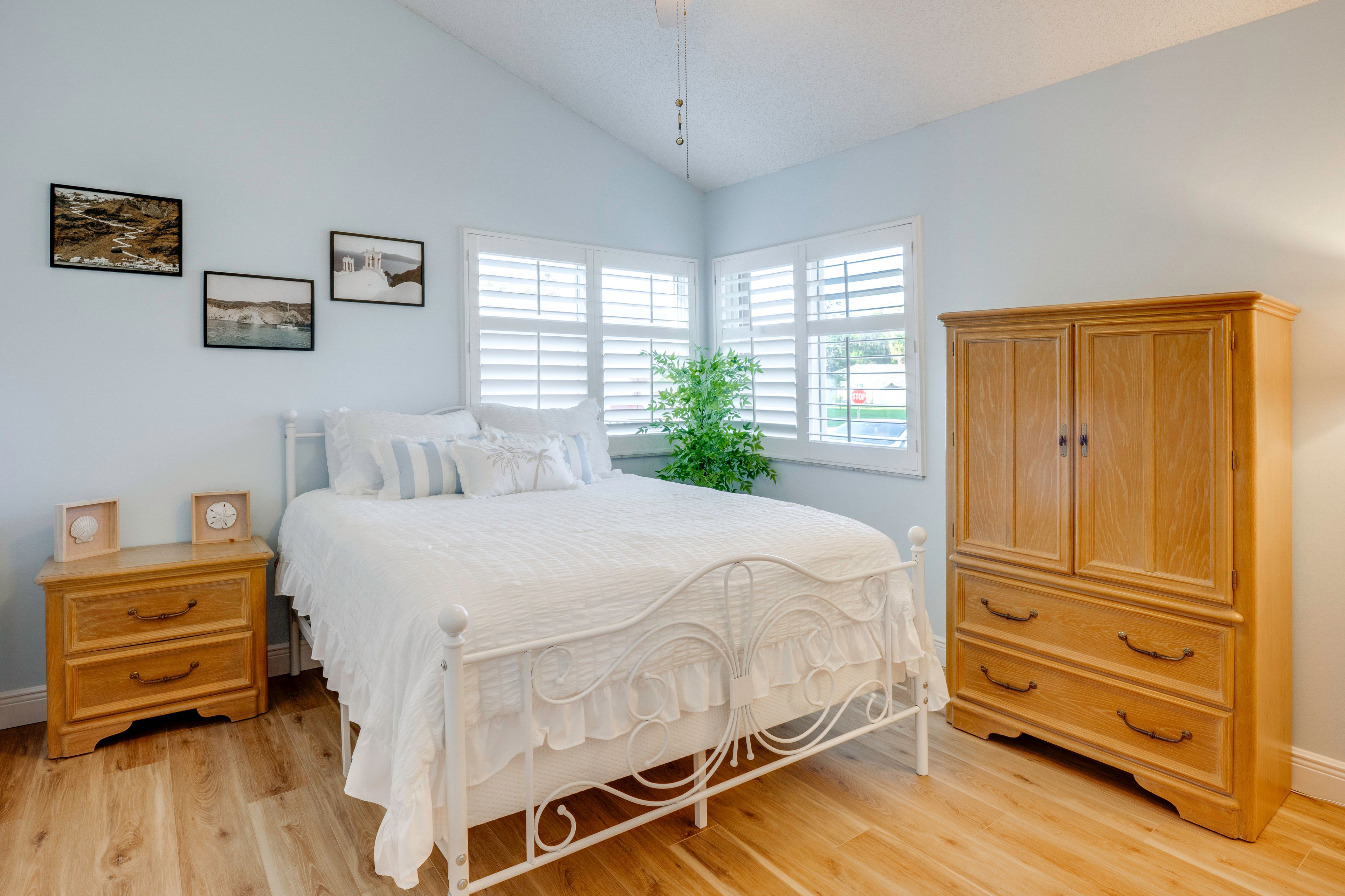 Bedroom 2 | Queen Bed