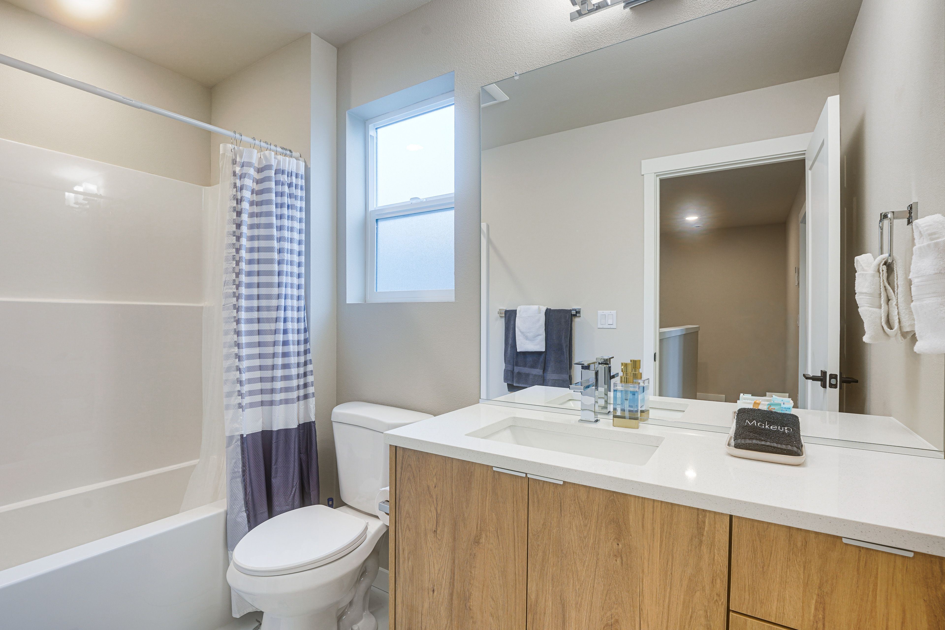 Full Bathroom | 2nd Floor