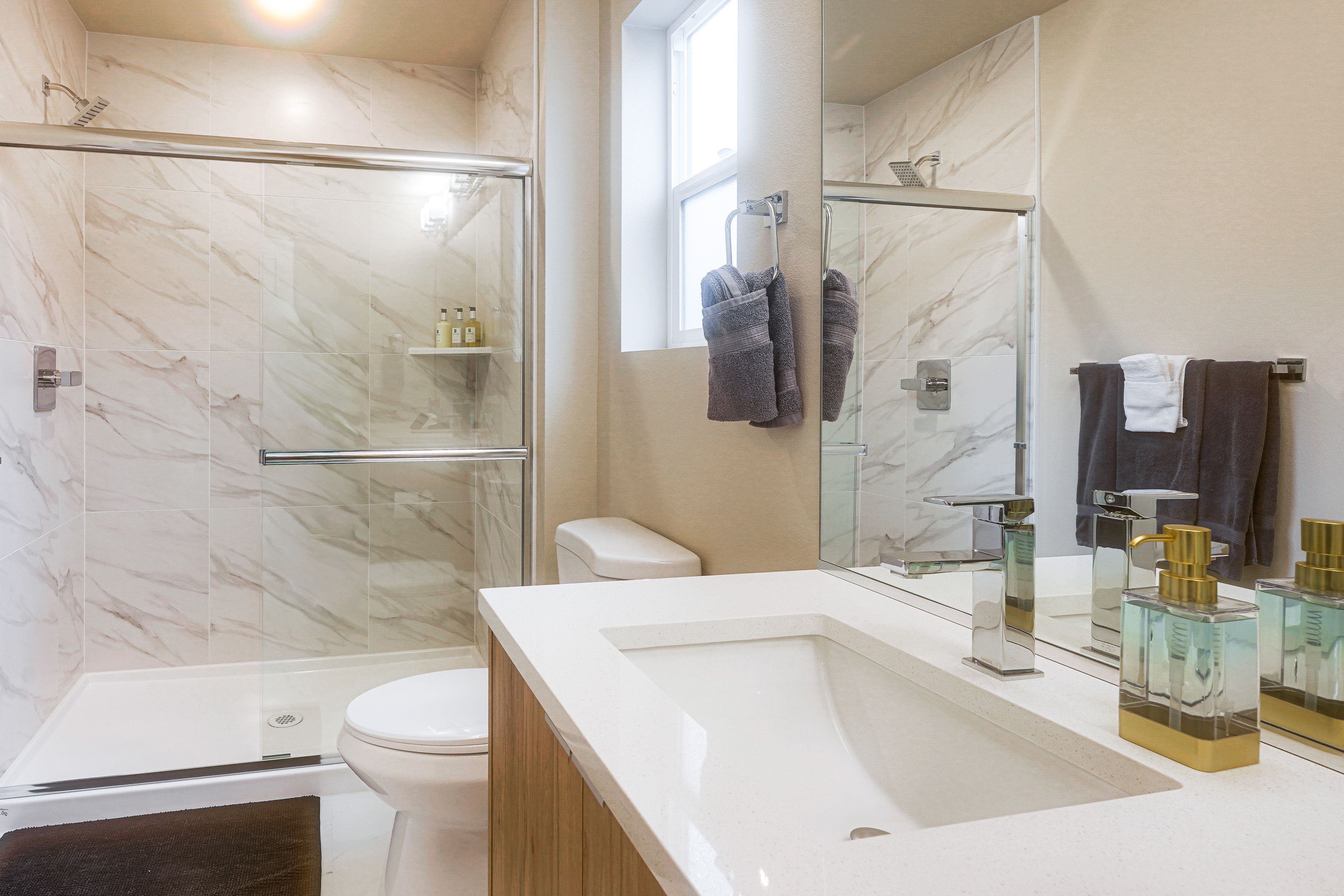 Full Bathroom | 2nd Floor