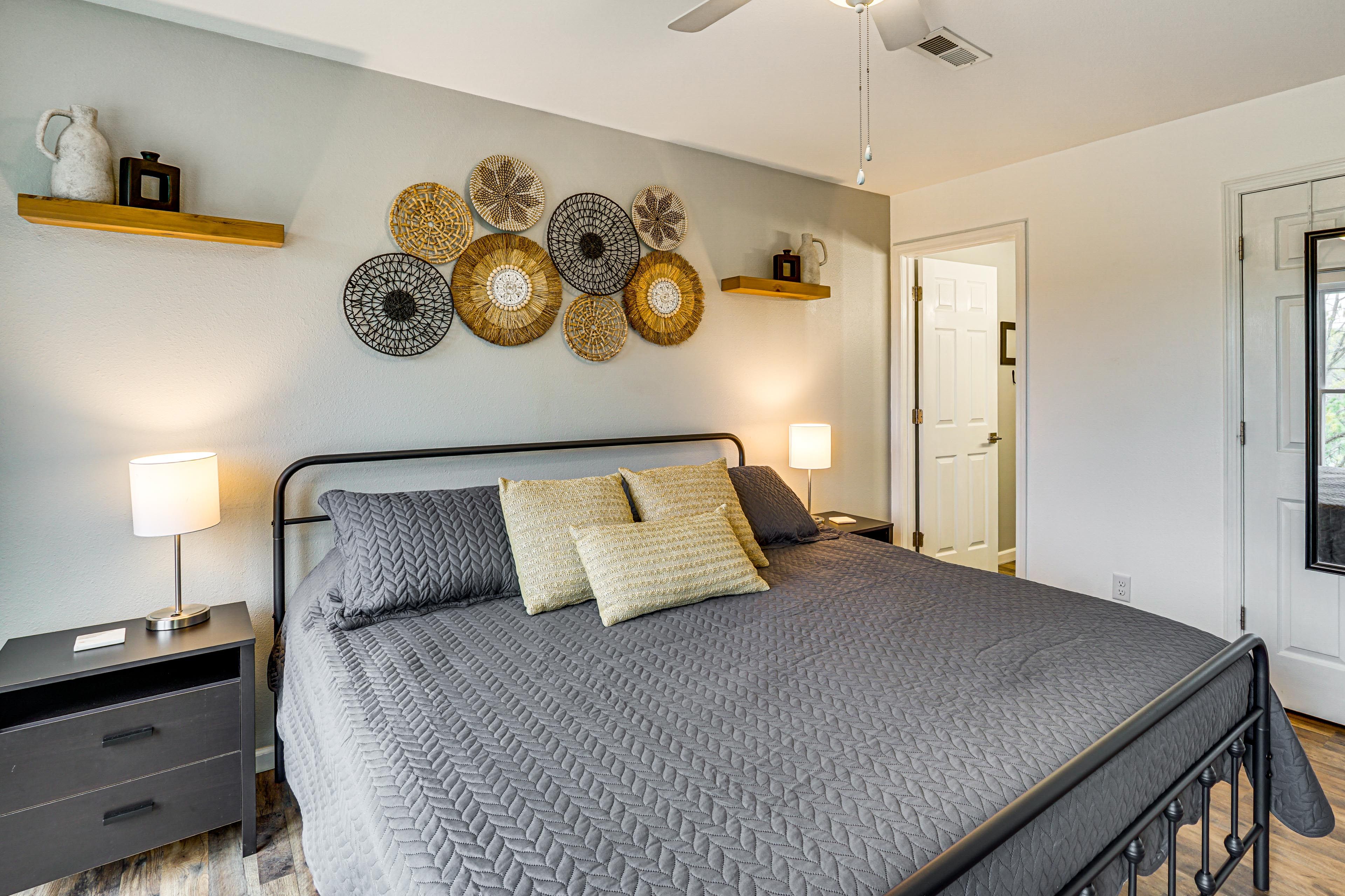 Bedroom 1 | King Bed