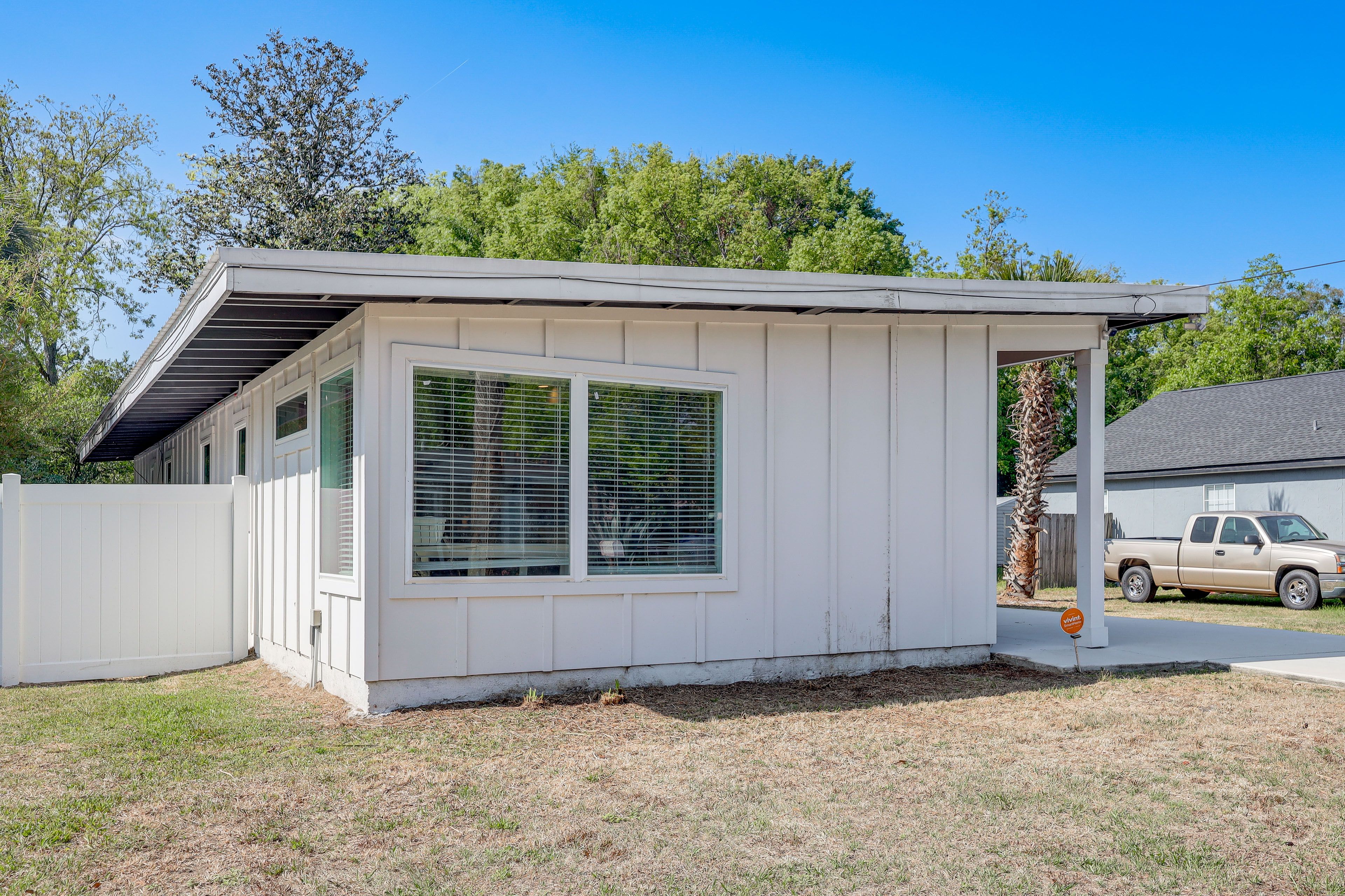Parking | Carport (1 Vehicle) | Driveway (3 Vehicles)