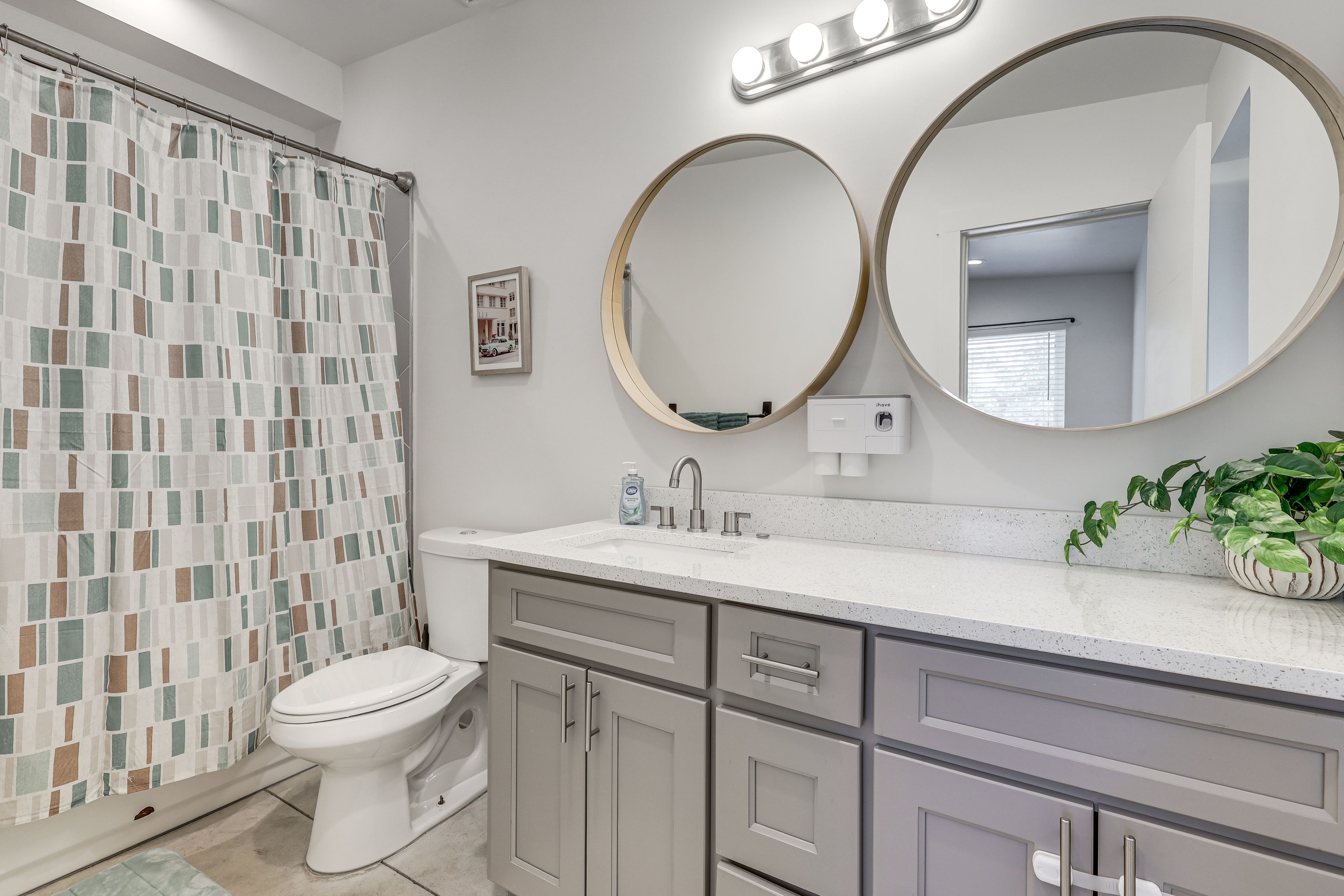 Full Bathroom