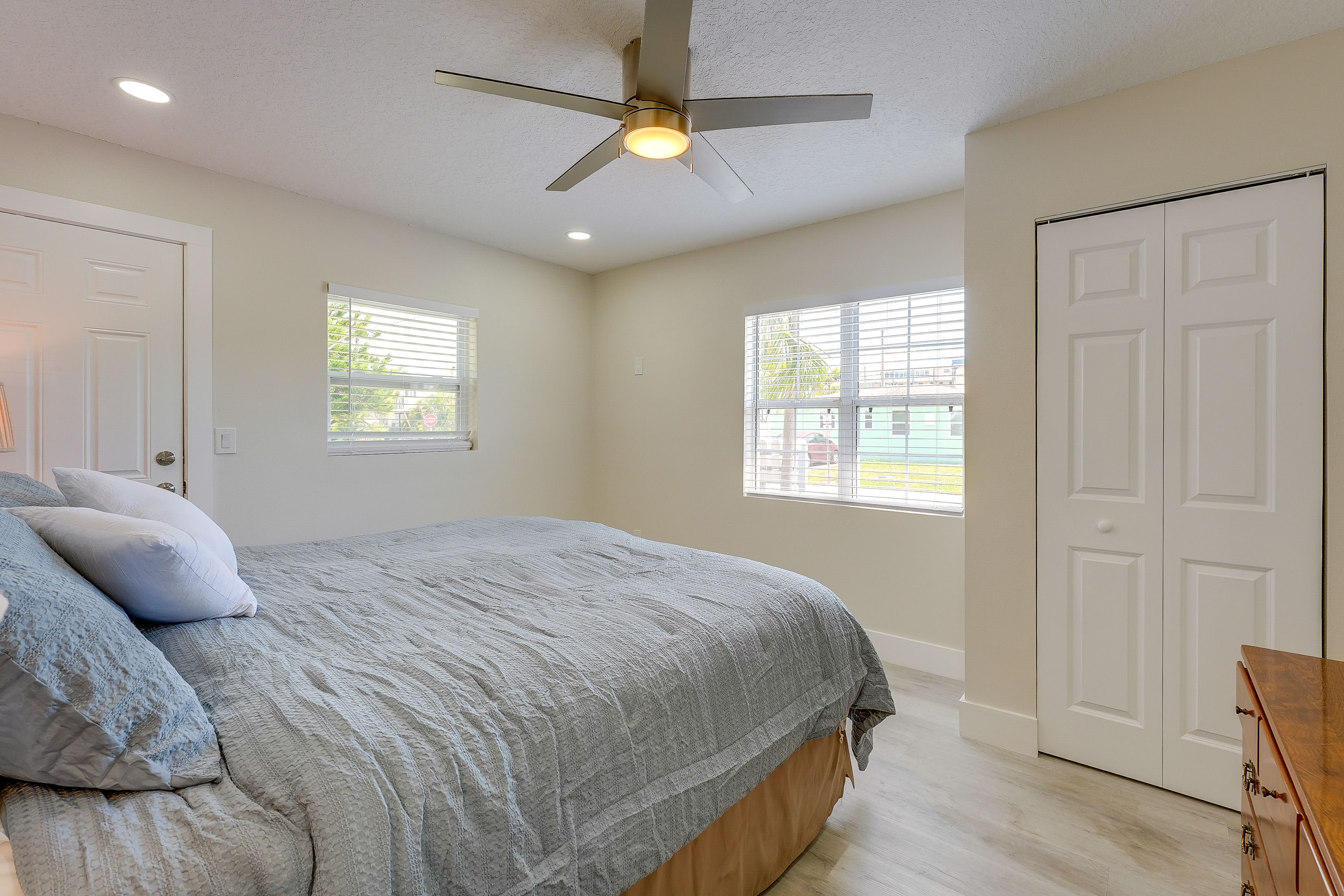 Bedroom | King Bed