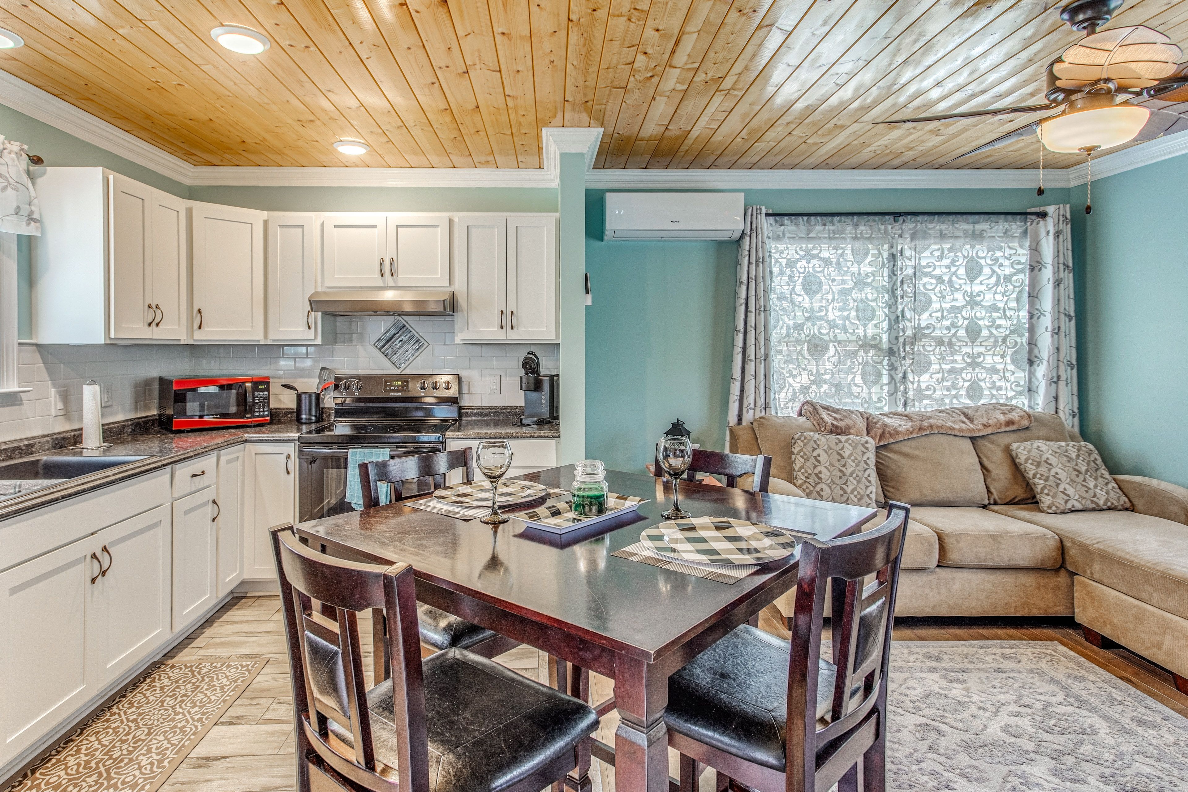 Interior | Open Floor Plan | Free WiFi | Single-Story Home