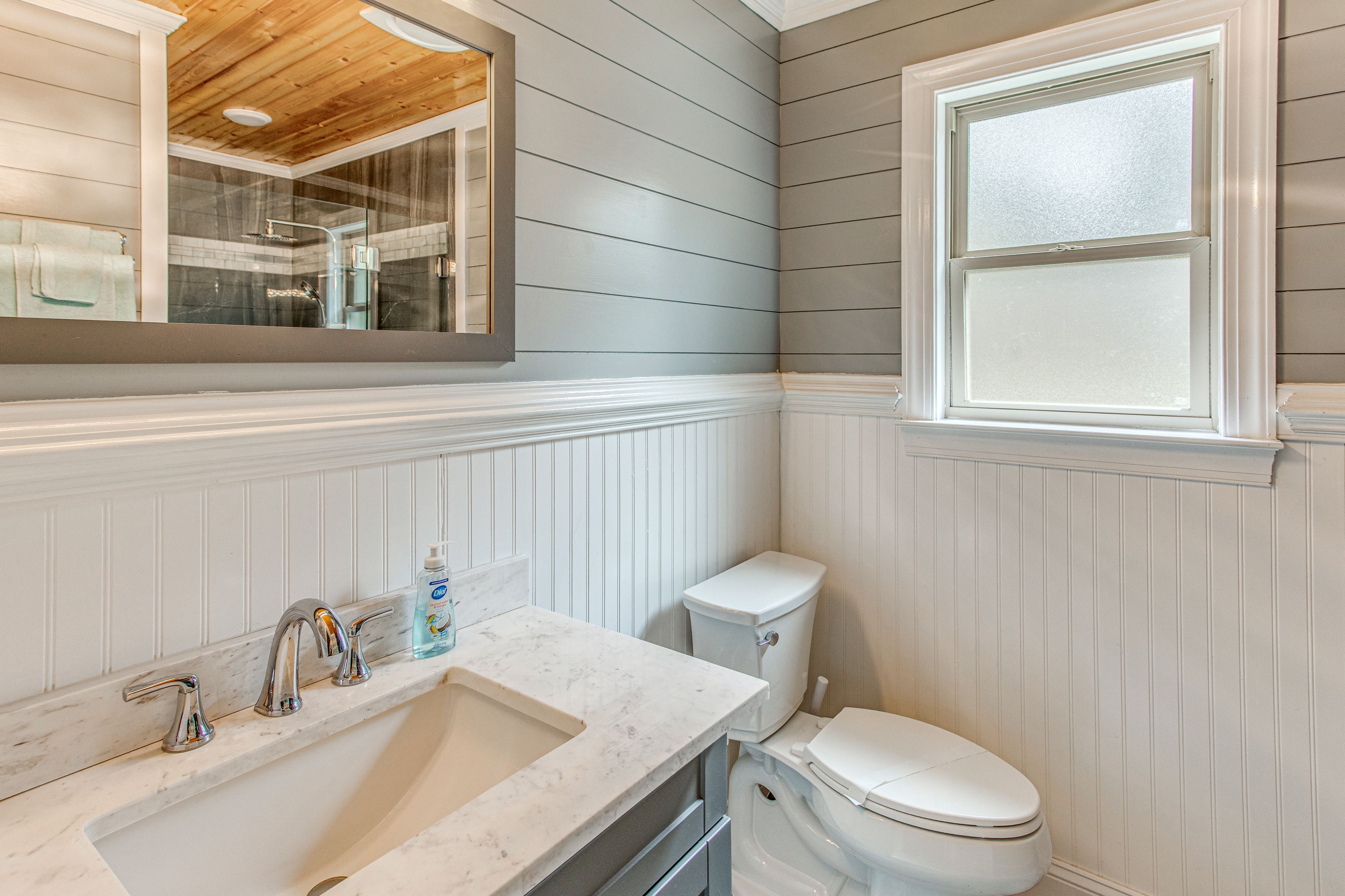 Full Bathroom | Shower | Towels & Linens Provided