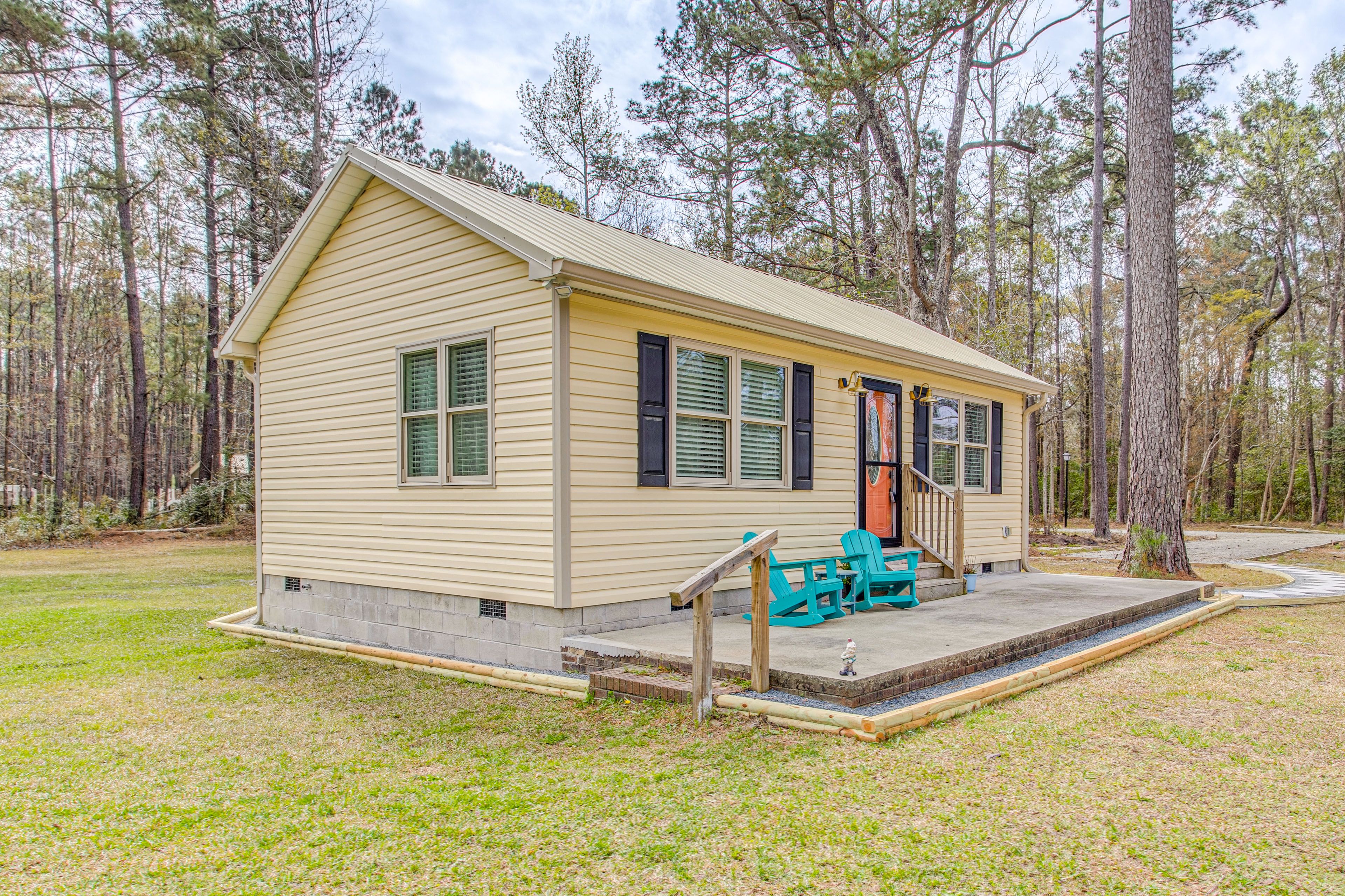 Front Exterior | Porch w/ Seating