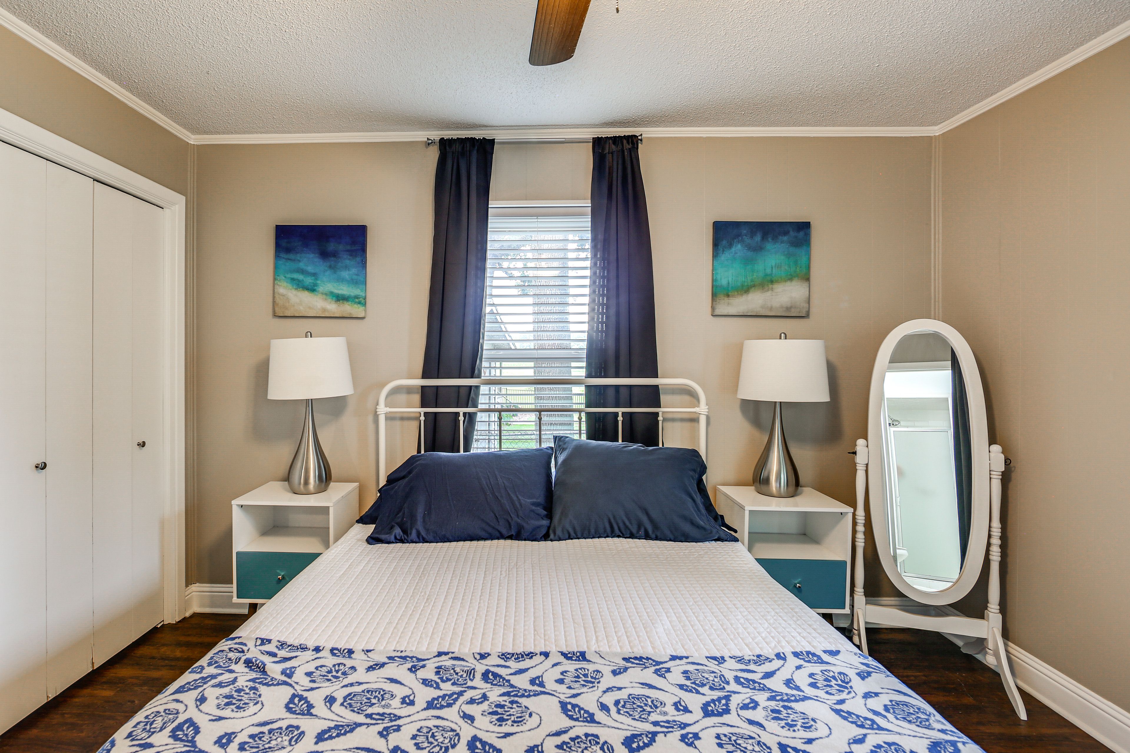 Bedroom 2 | Queen Bed