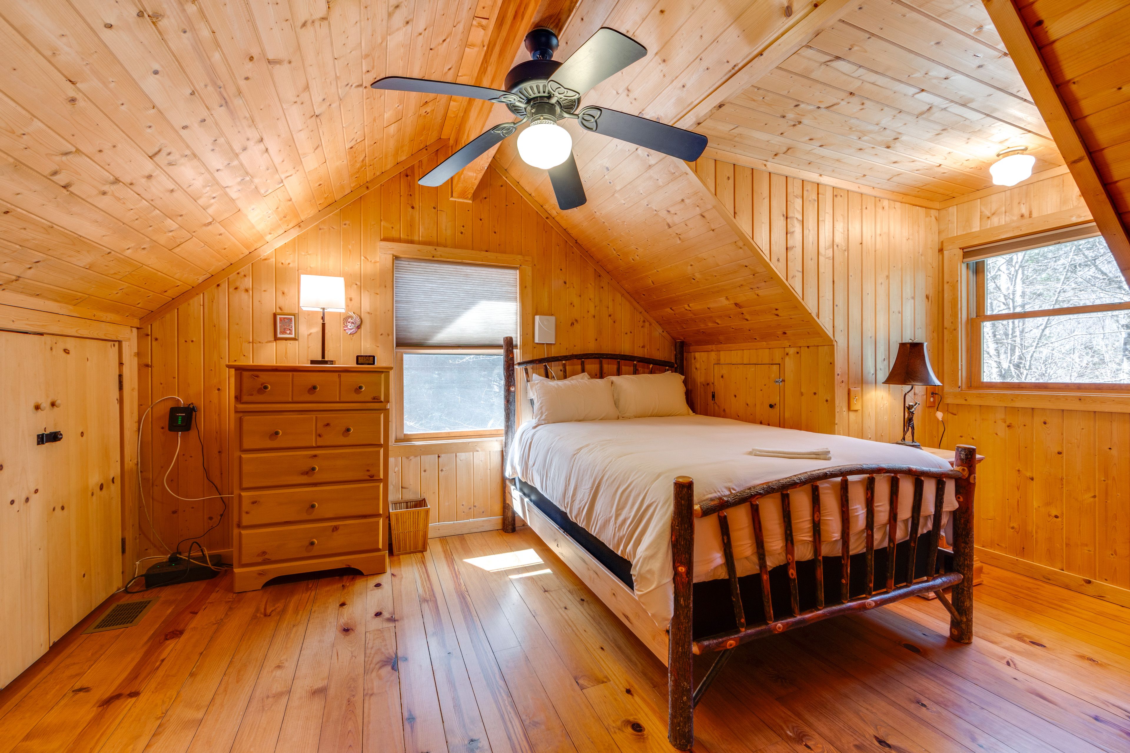 Bedroom 2 | Queen Bed | 2nd Floor