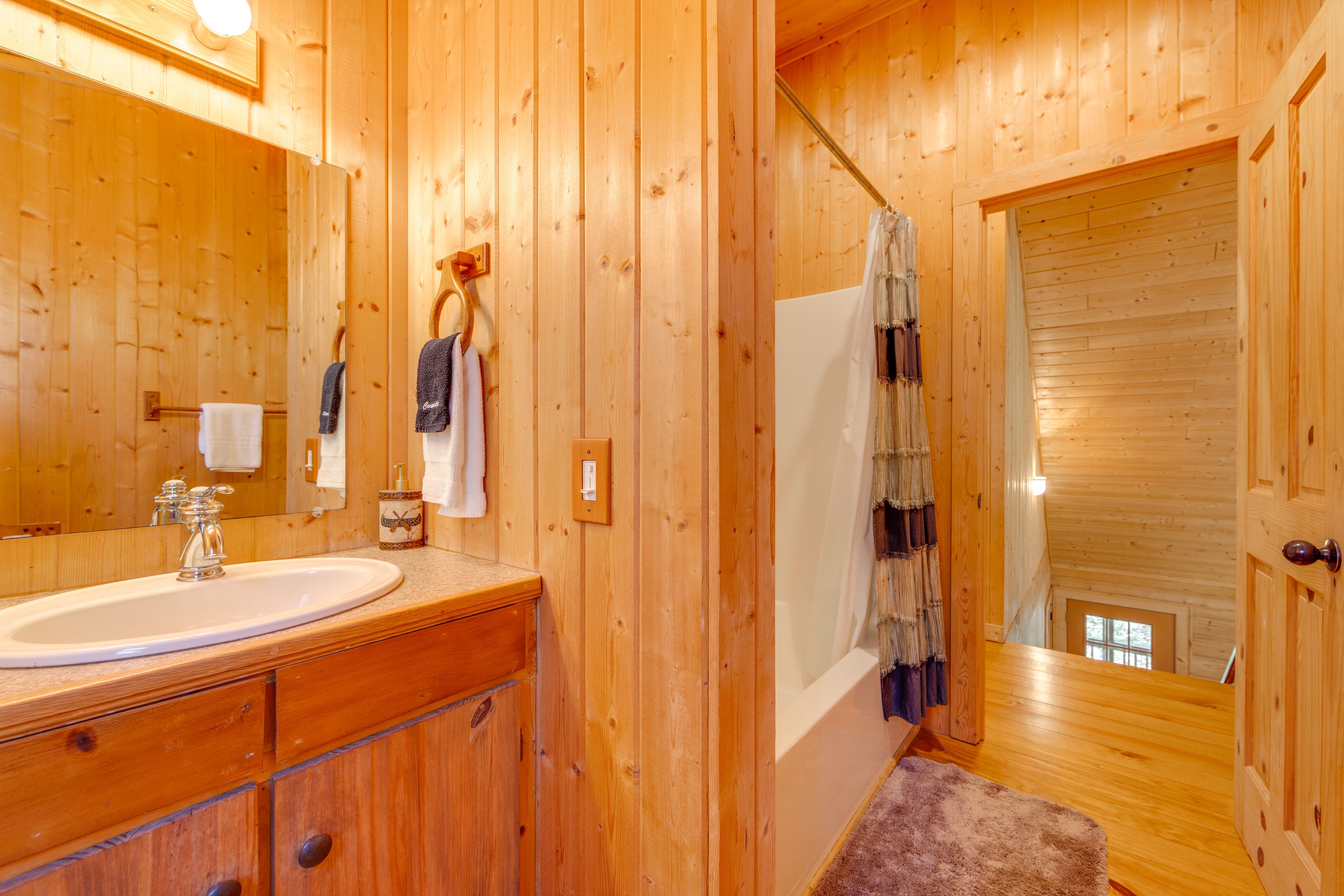 Bathroom | 2nd Floor