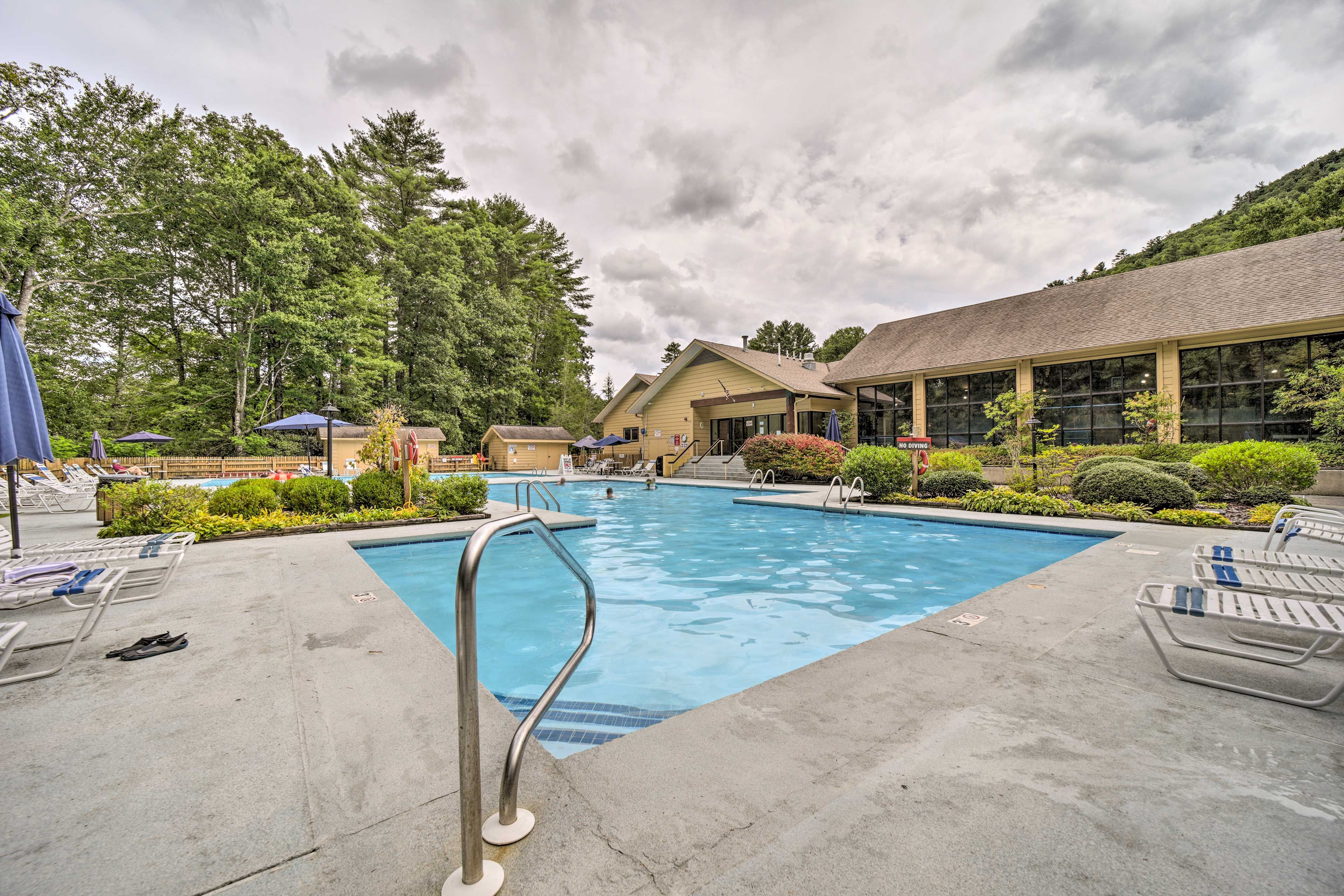 Sapphire Valley Resort Amenities | Outdoor Pool