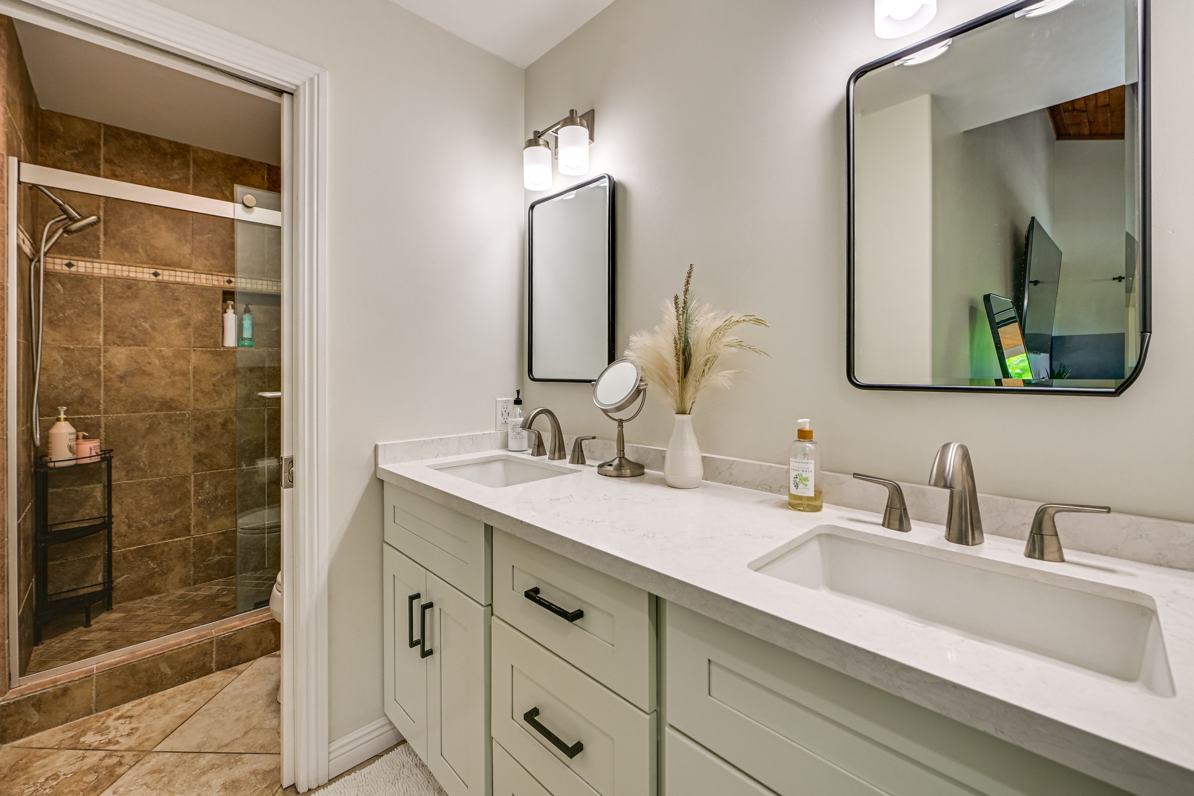 En-Suite Bathroom | 1st Floor