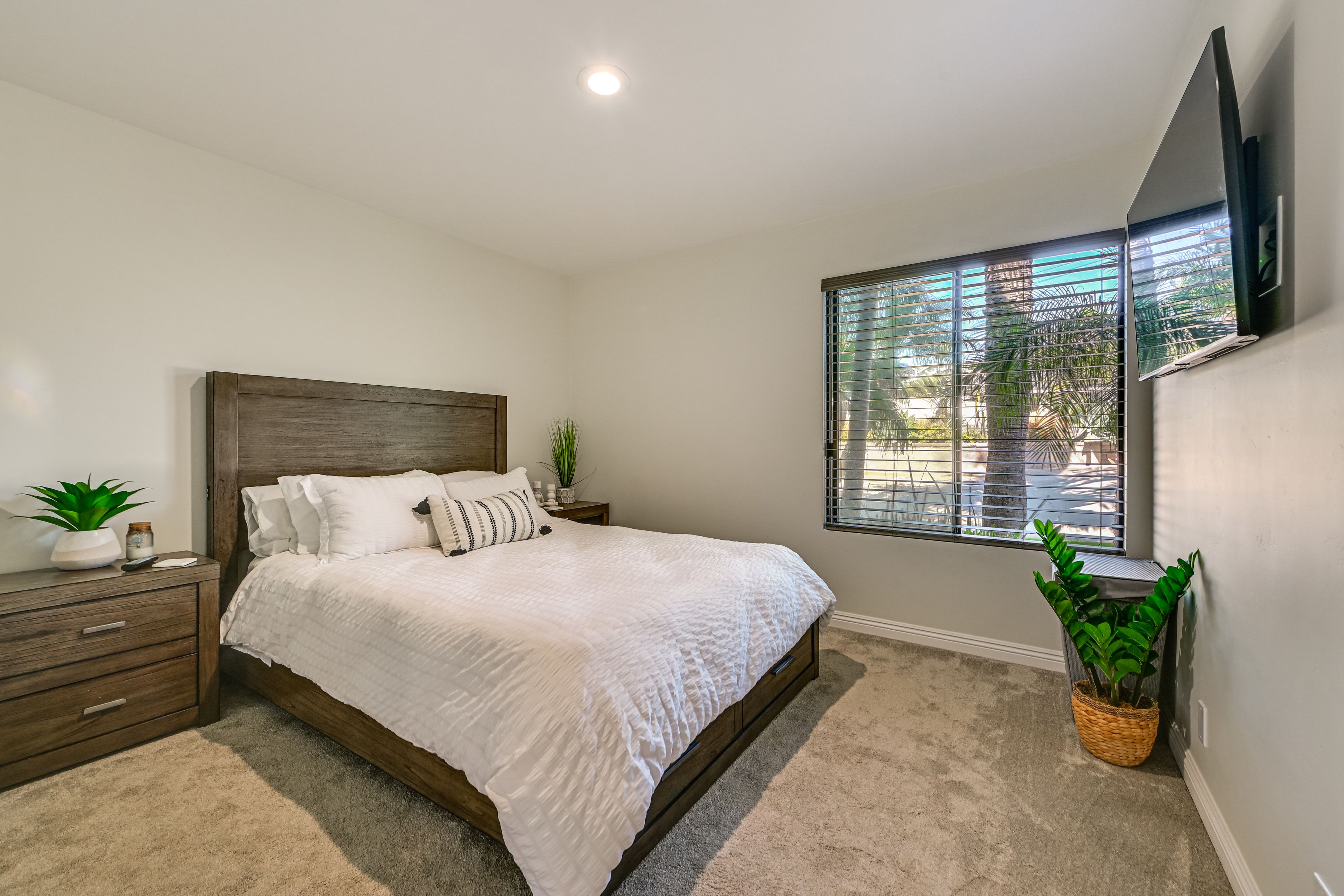 Bedroom 2 | Queen Bed | 1st Floor