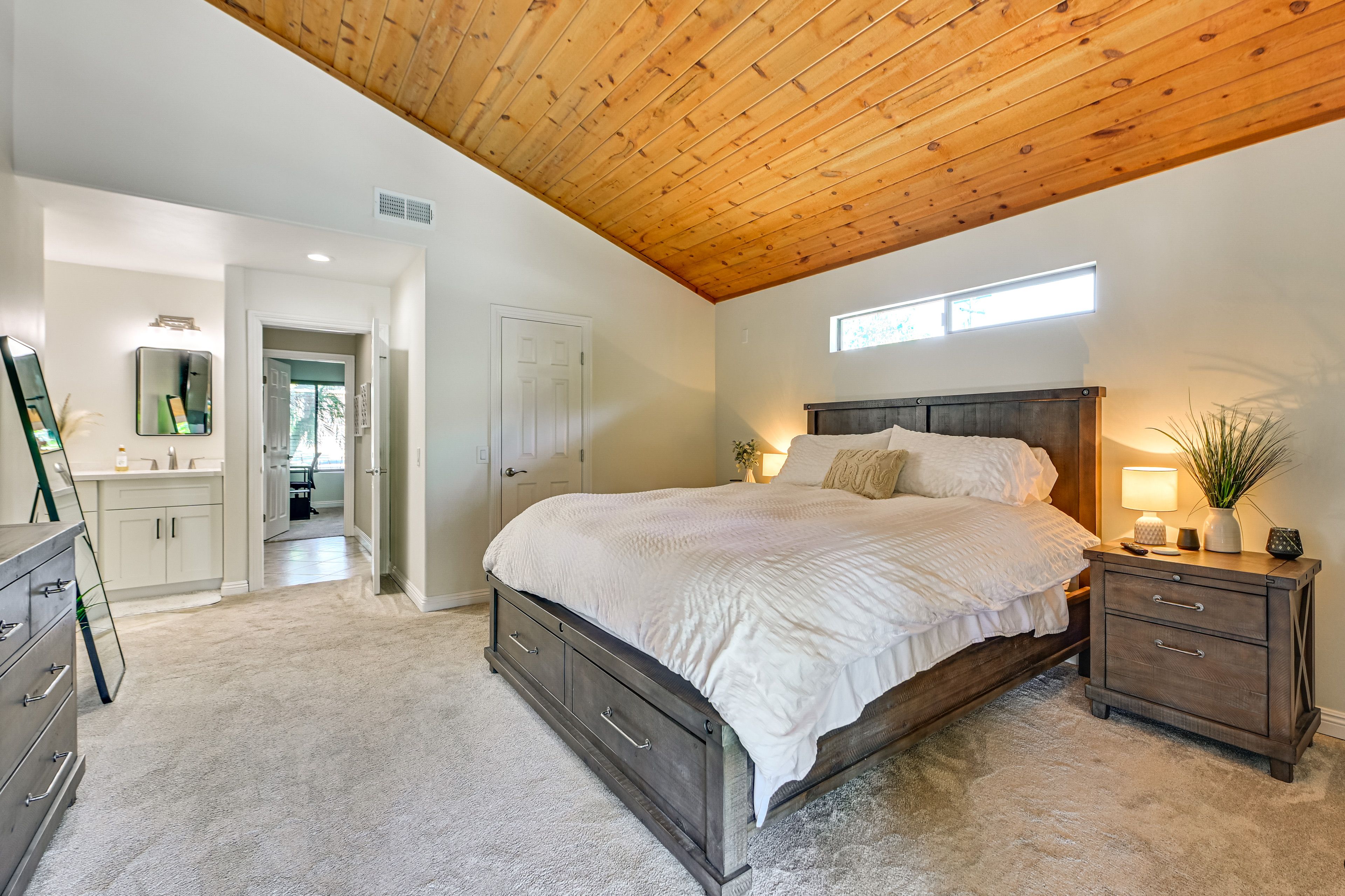 Bedroom 1 | California King Bed | 1st Floor