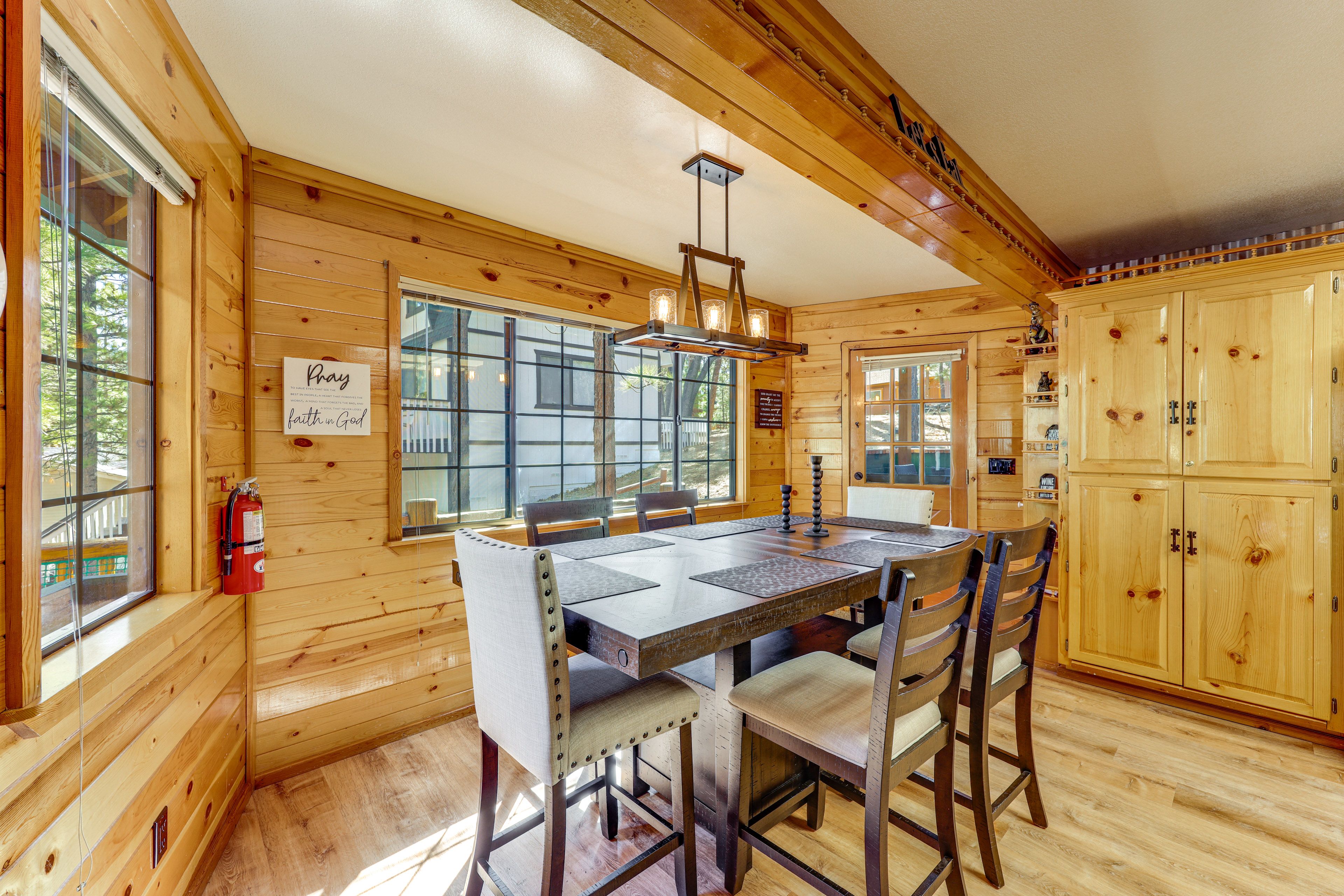 Dining Area | Dishware/Flatware Provided | 2nd Floor