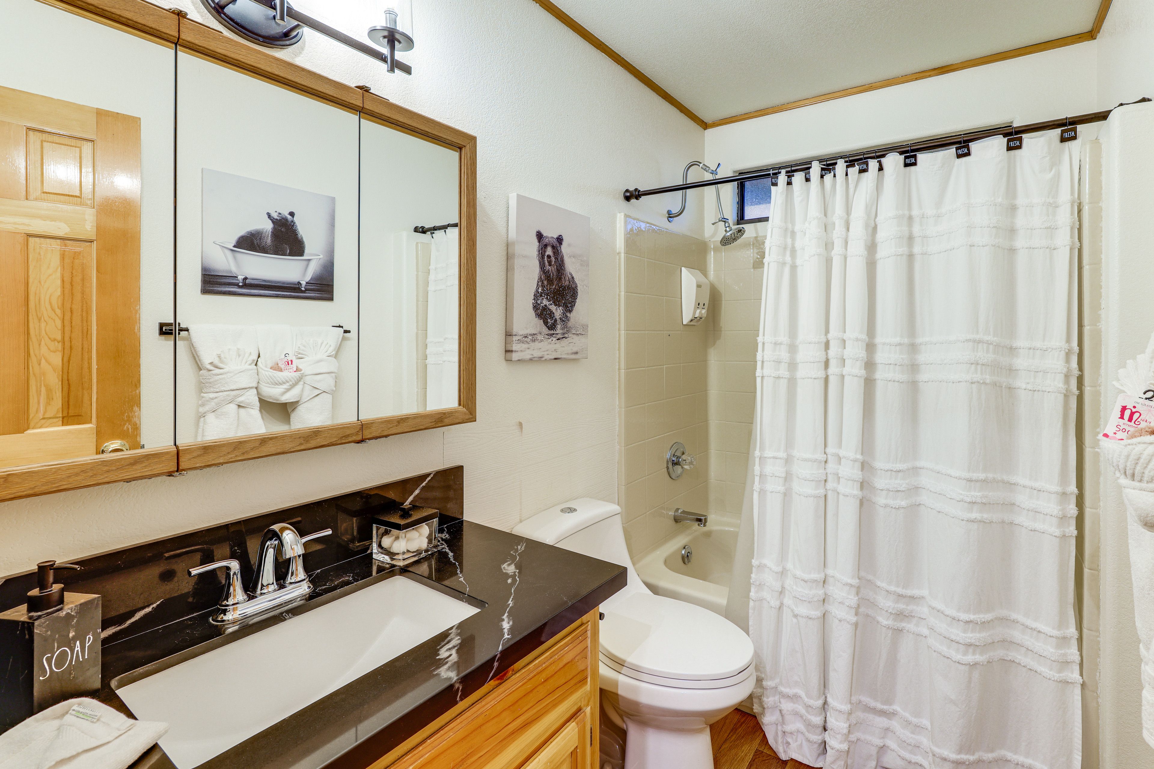 Bathroom | 2nd Floor