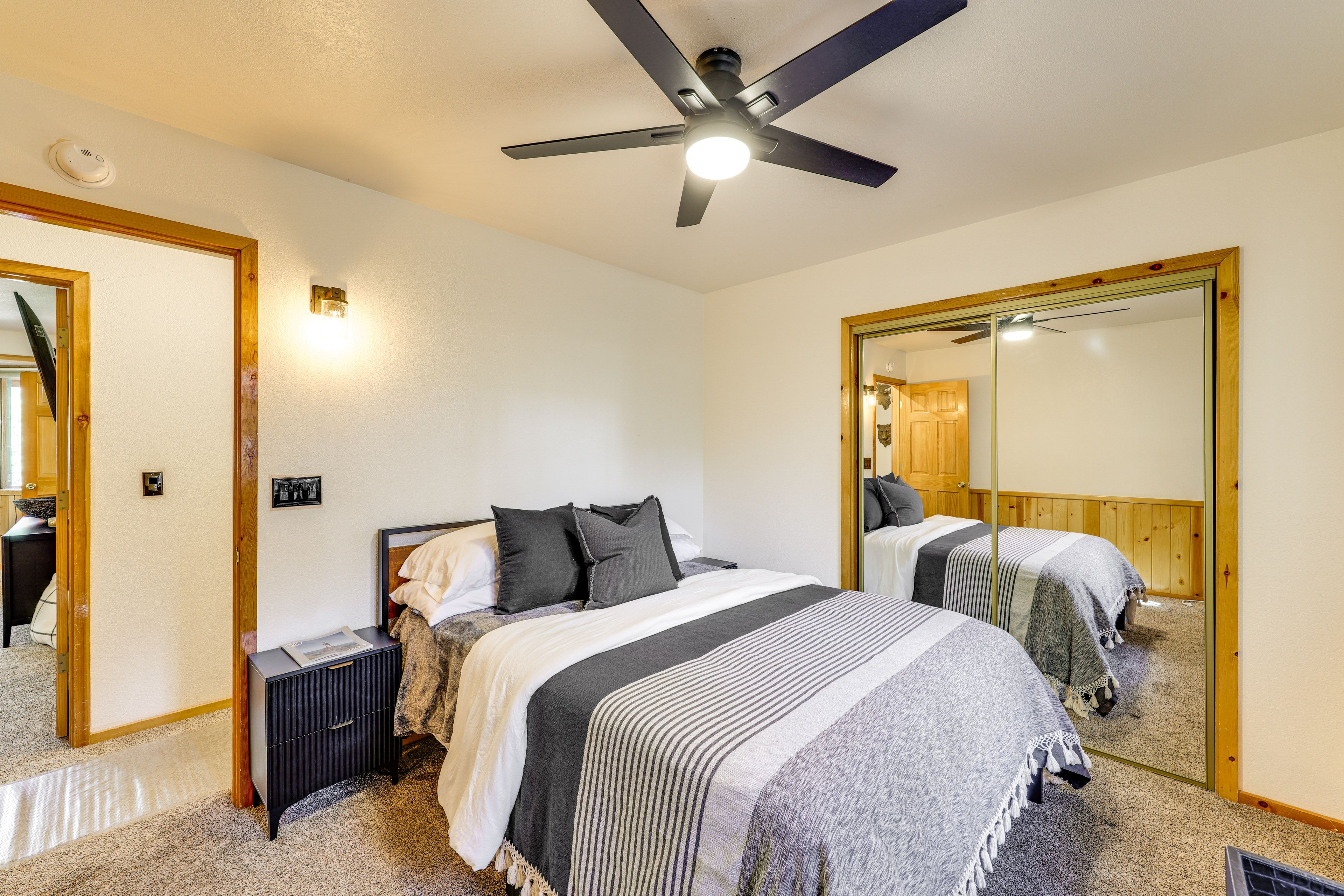 Bedroom 2 | Queen Bed | 2nd Floor