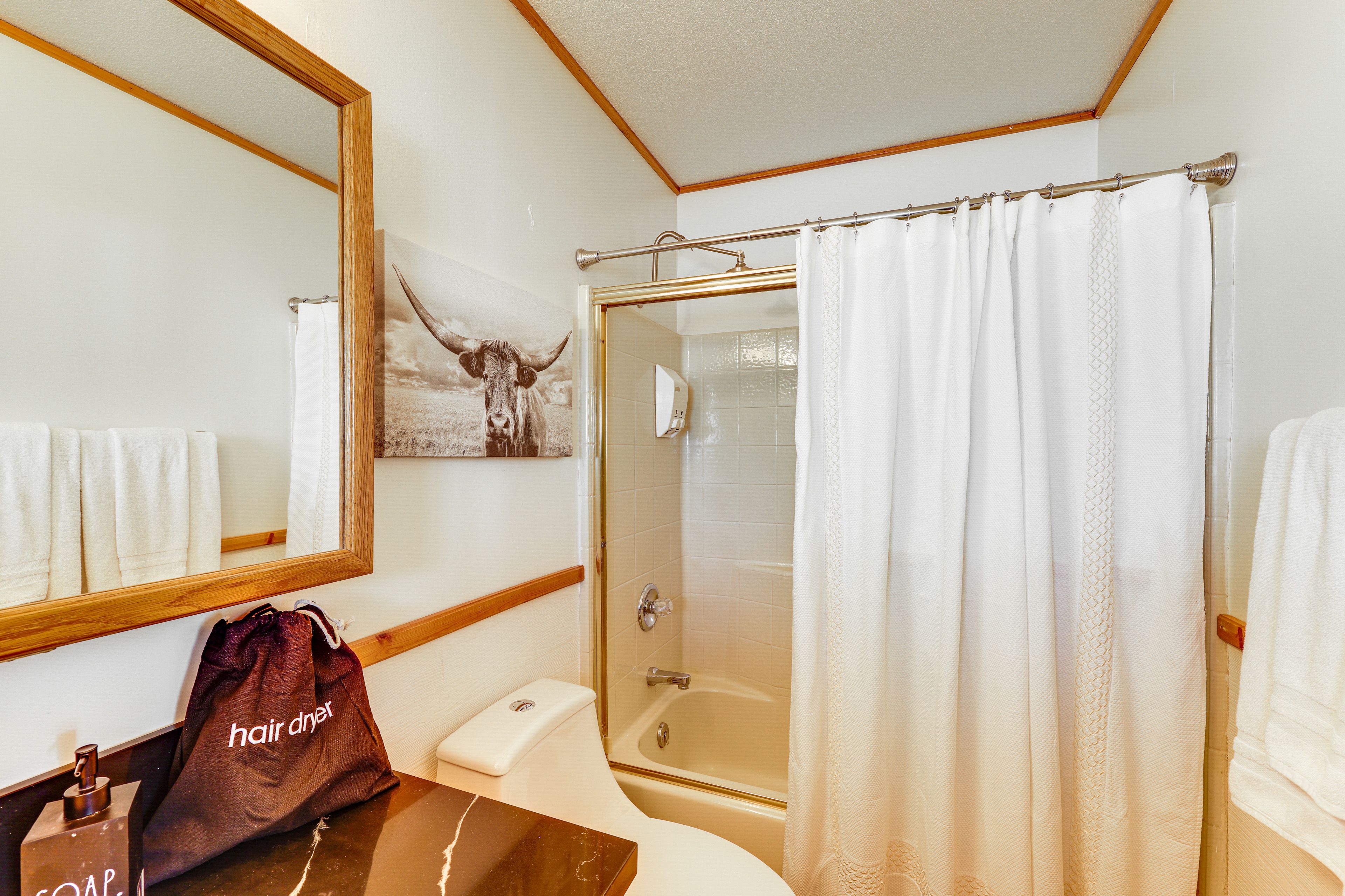 En-Suite Bathroom | 2nd Floor