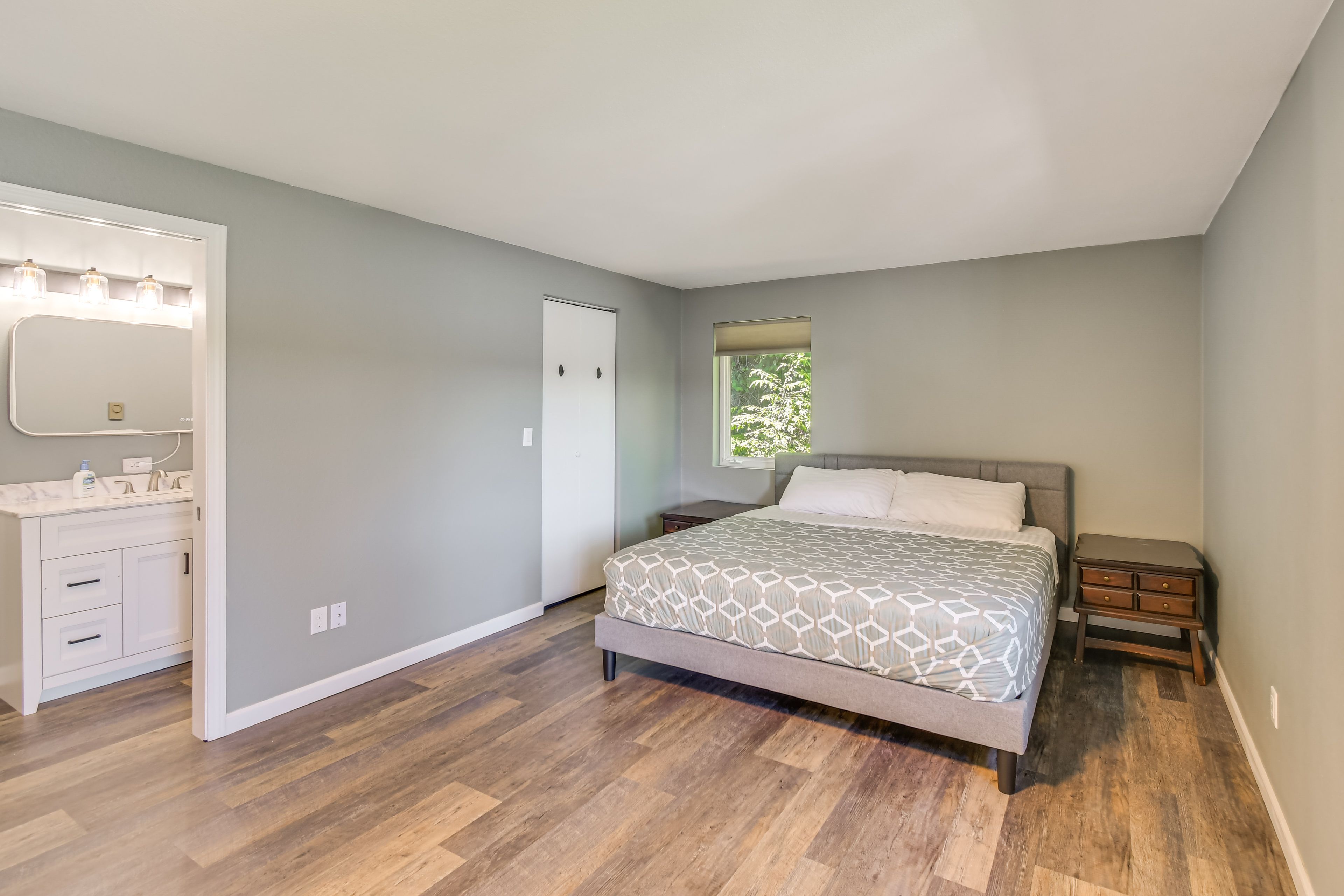 Bedroom 1 | King Bed