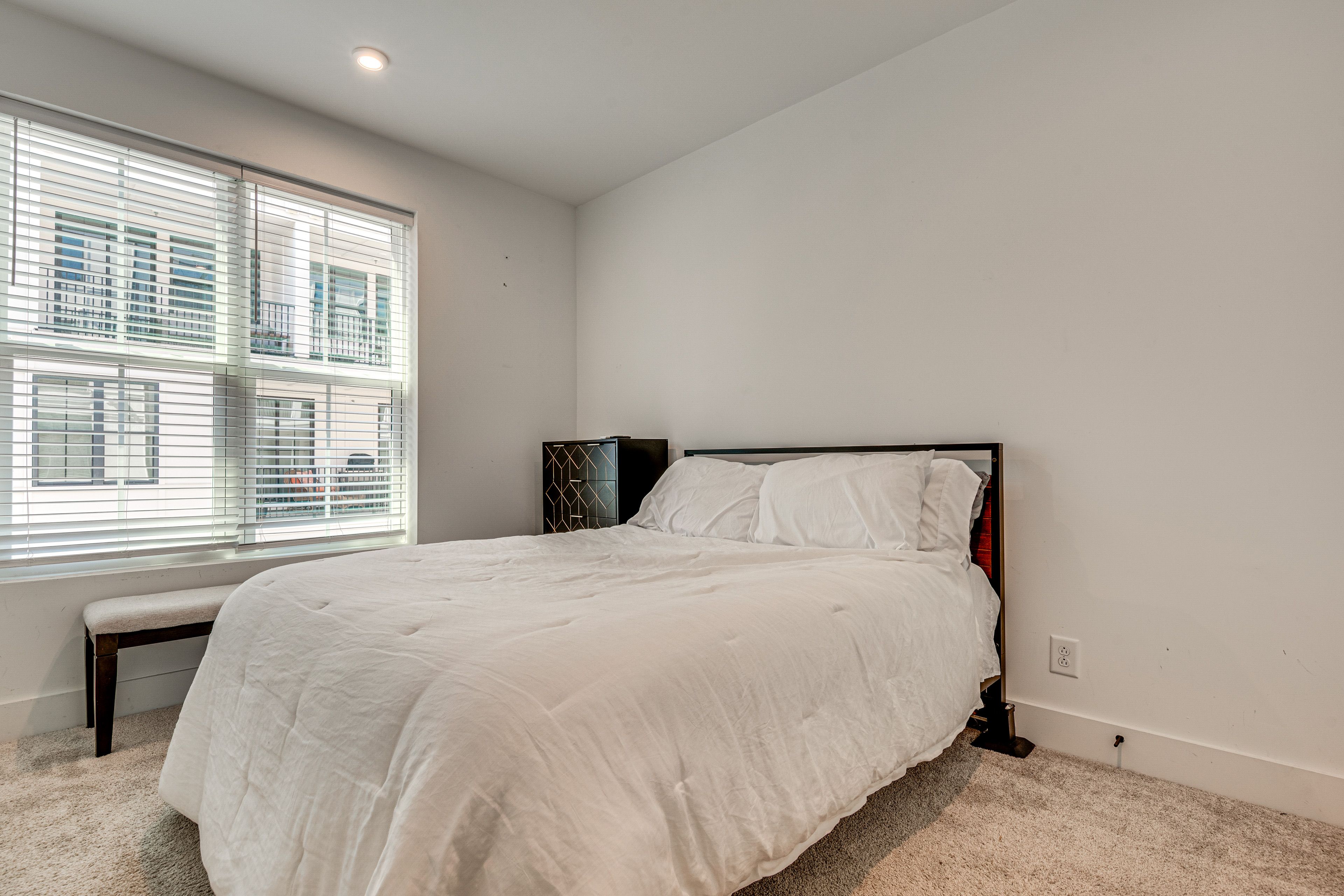 Bedroom 2 | Queen Bed