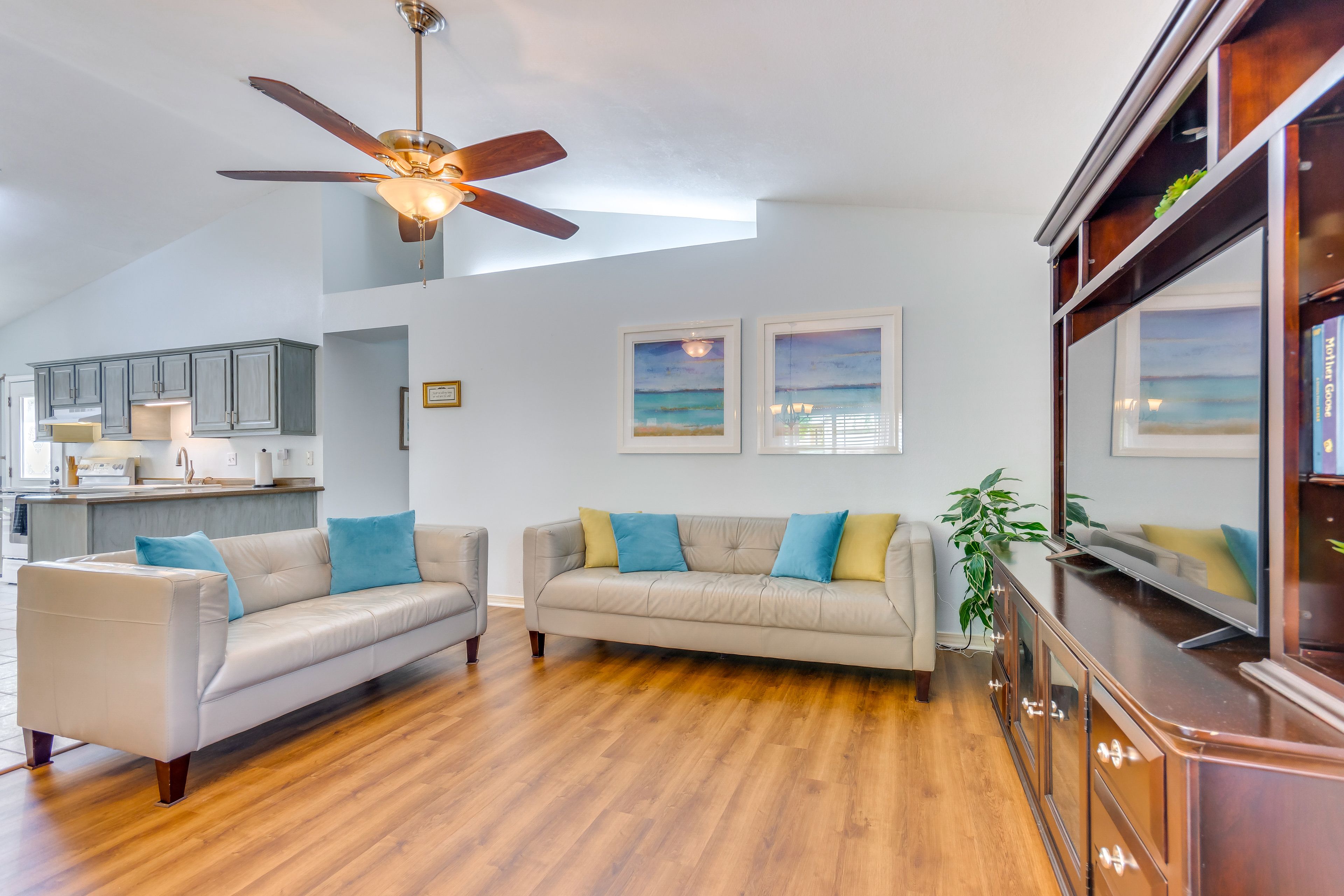 Living Room | Flat-Screen TV