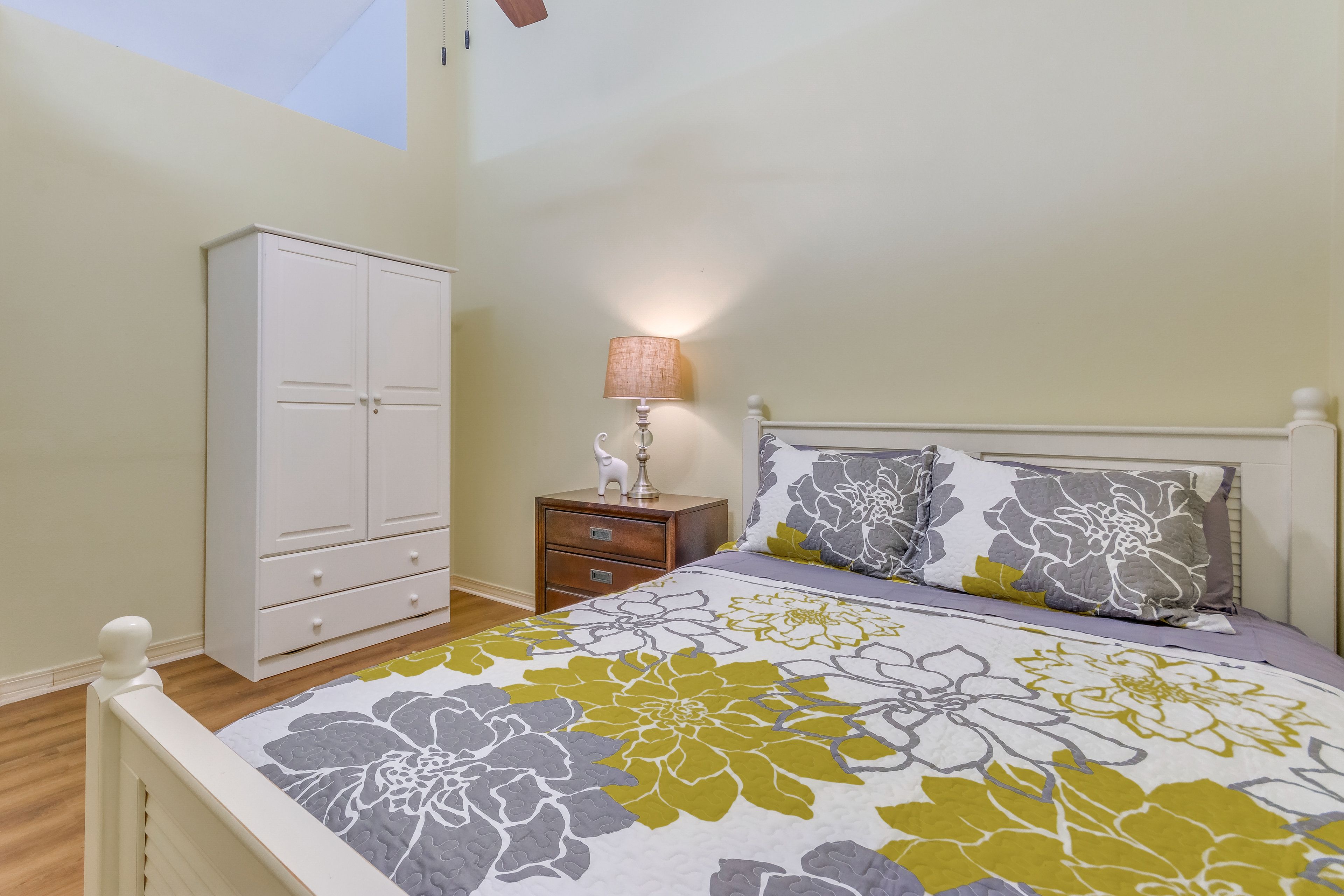 Bedroom 3 | Queen Bed