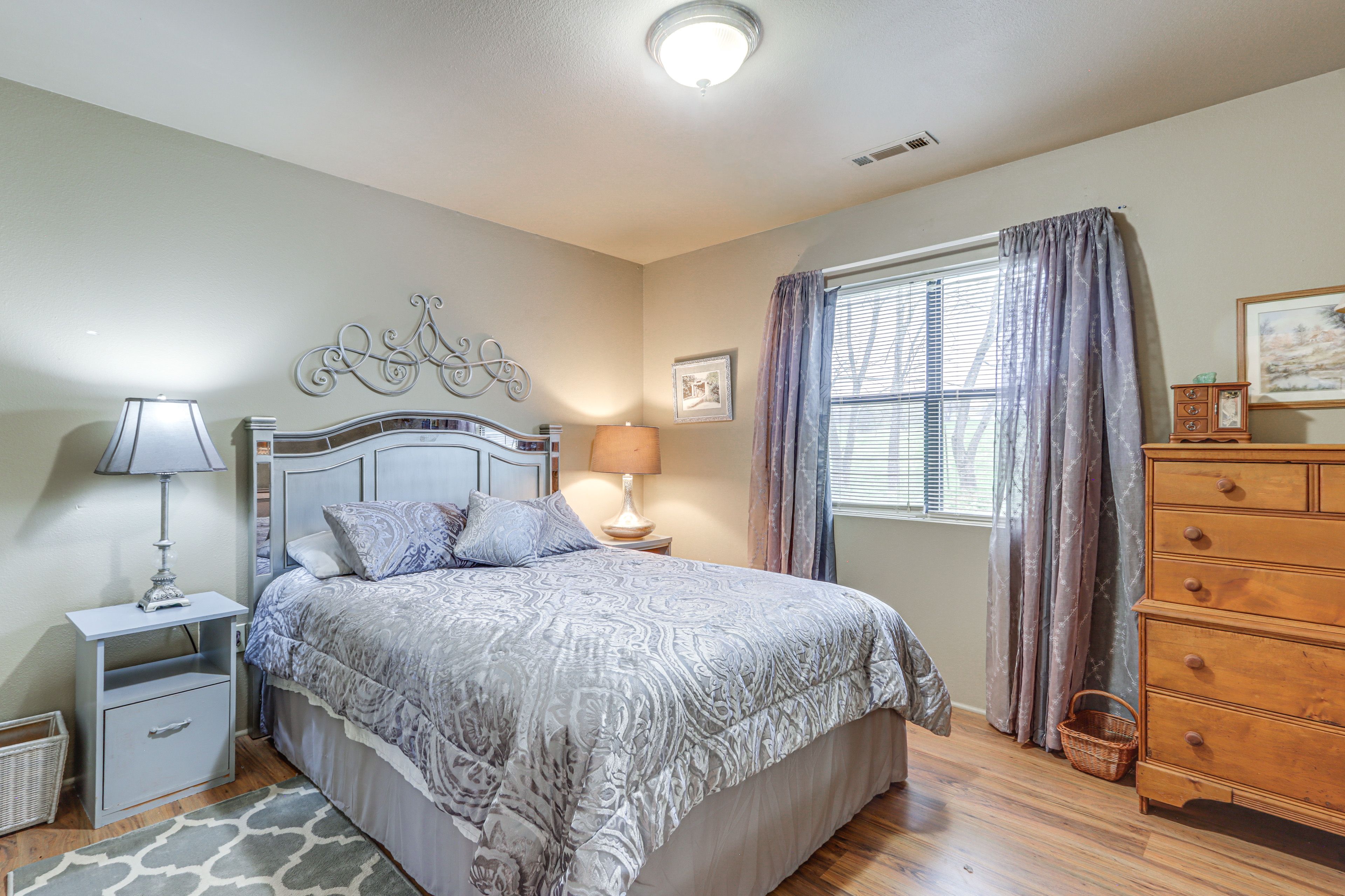 Bedroom 4 | Queen Bed | Main Floor