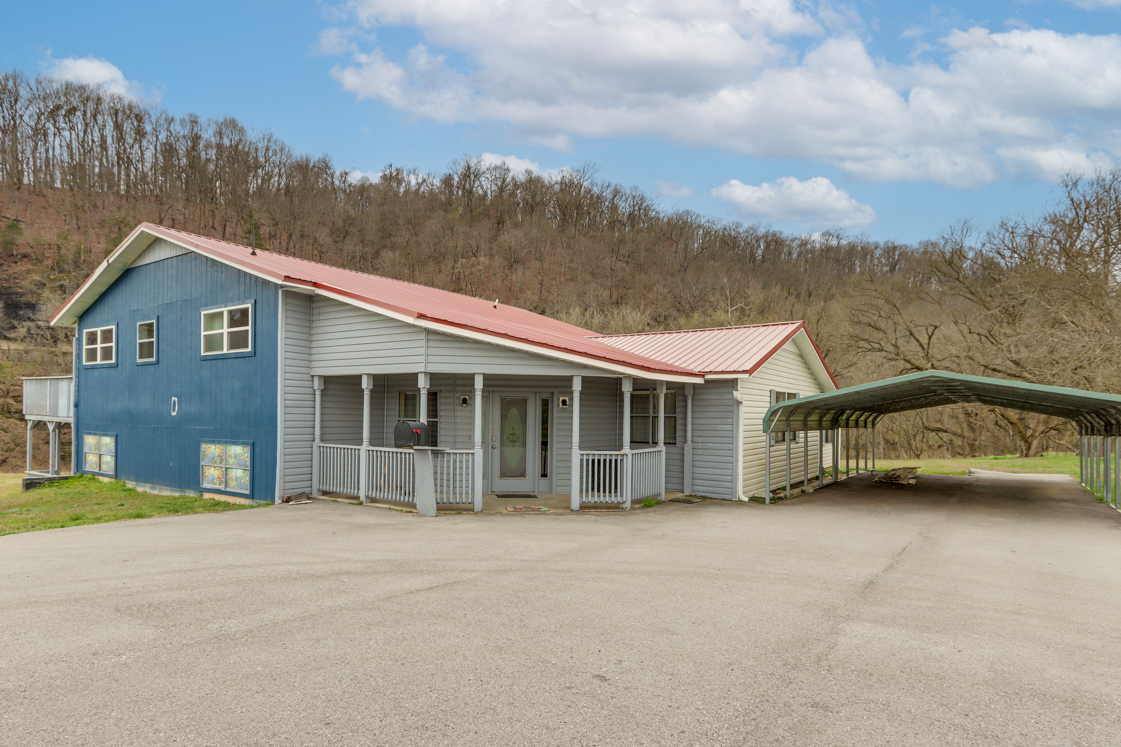 Berryville Vacation Rental | 6BR | 3BA | 3,921 Sq Ft