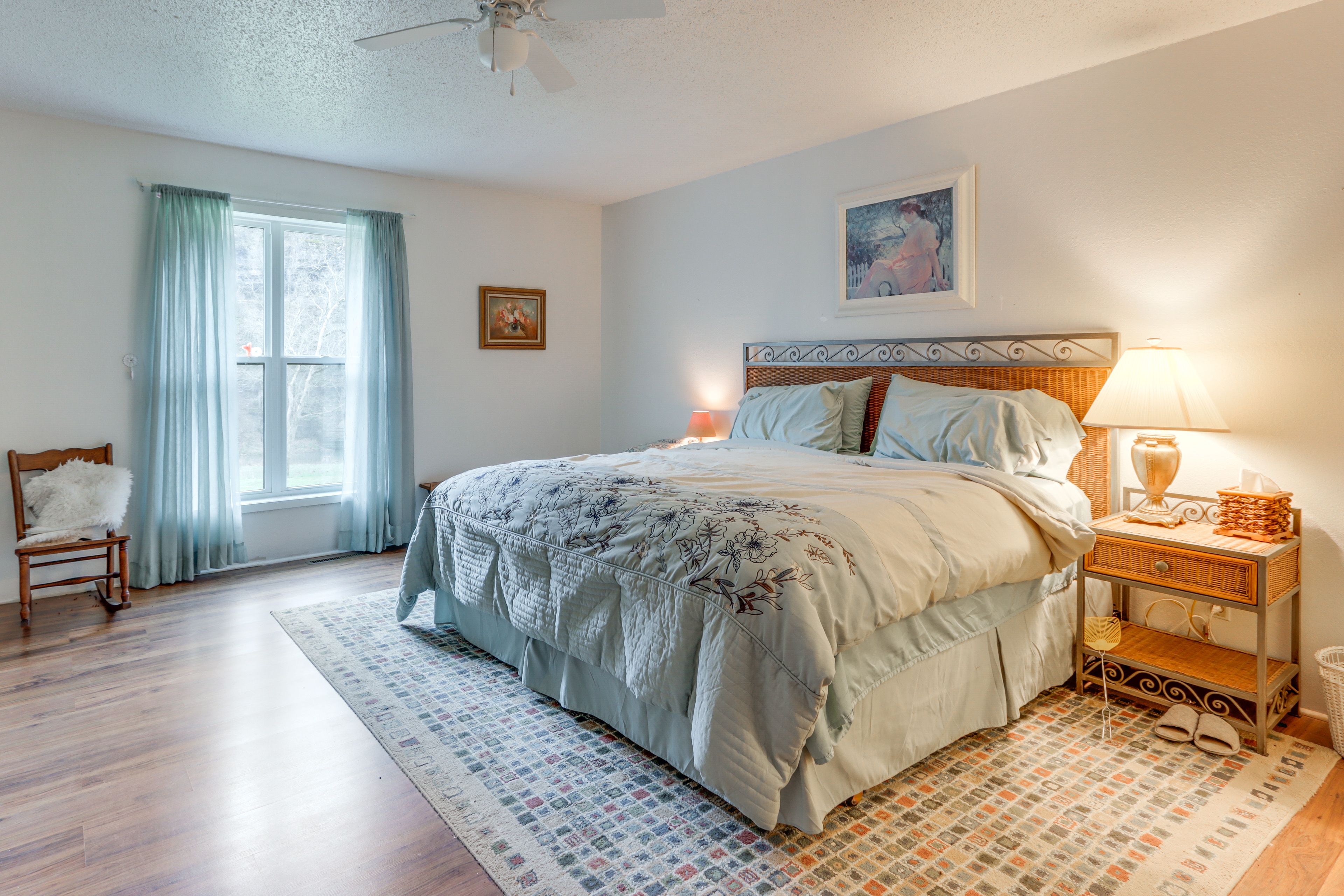 Bedroom 1 | King Bed | Main Floor