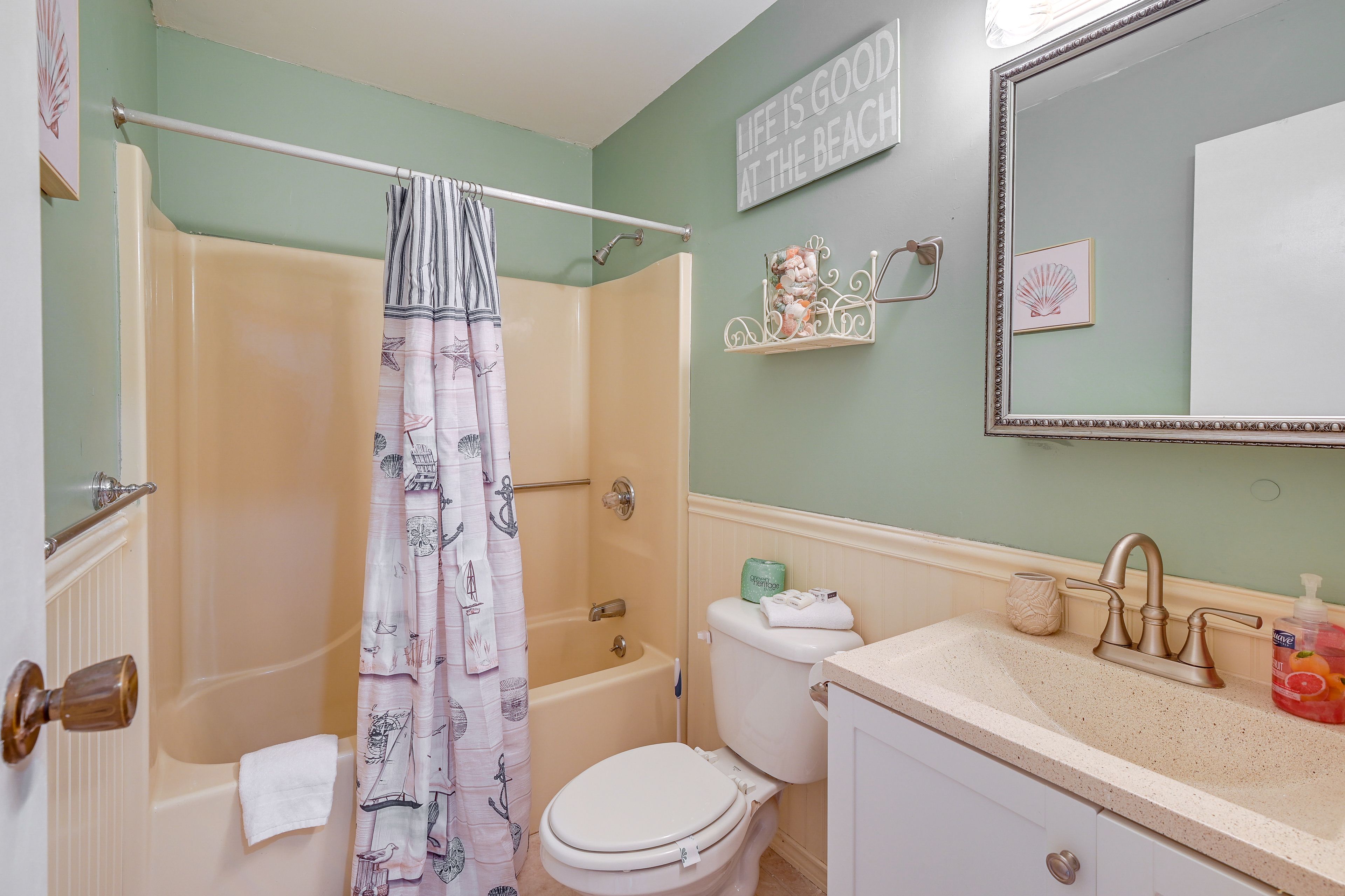 Full Bathroom | 1st Floor