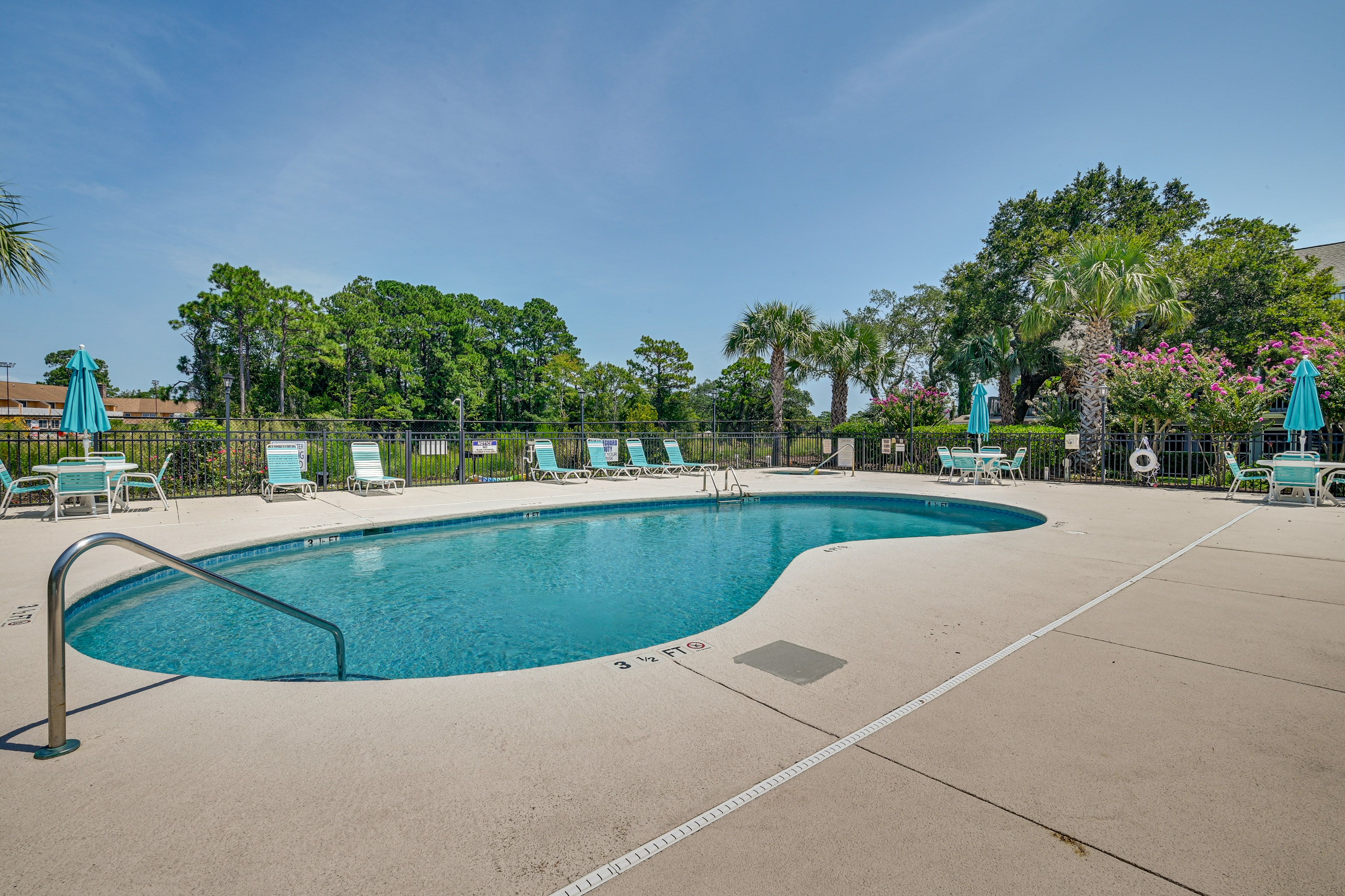 Golf Colony Resort | Community Amenities