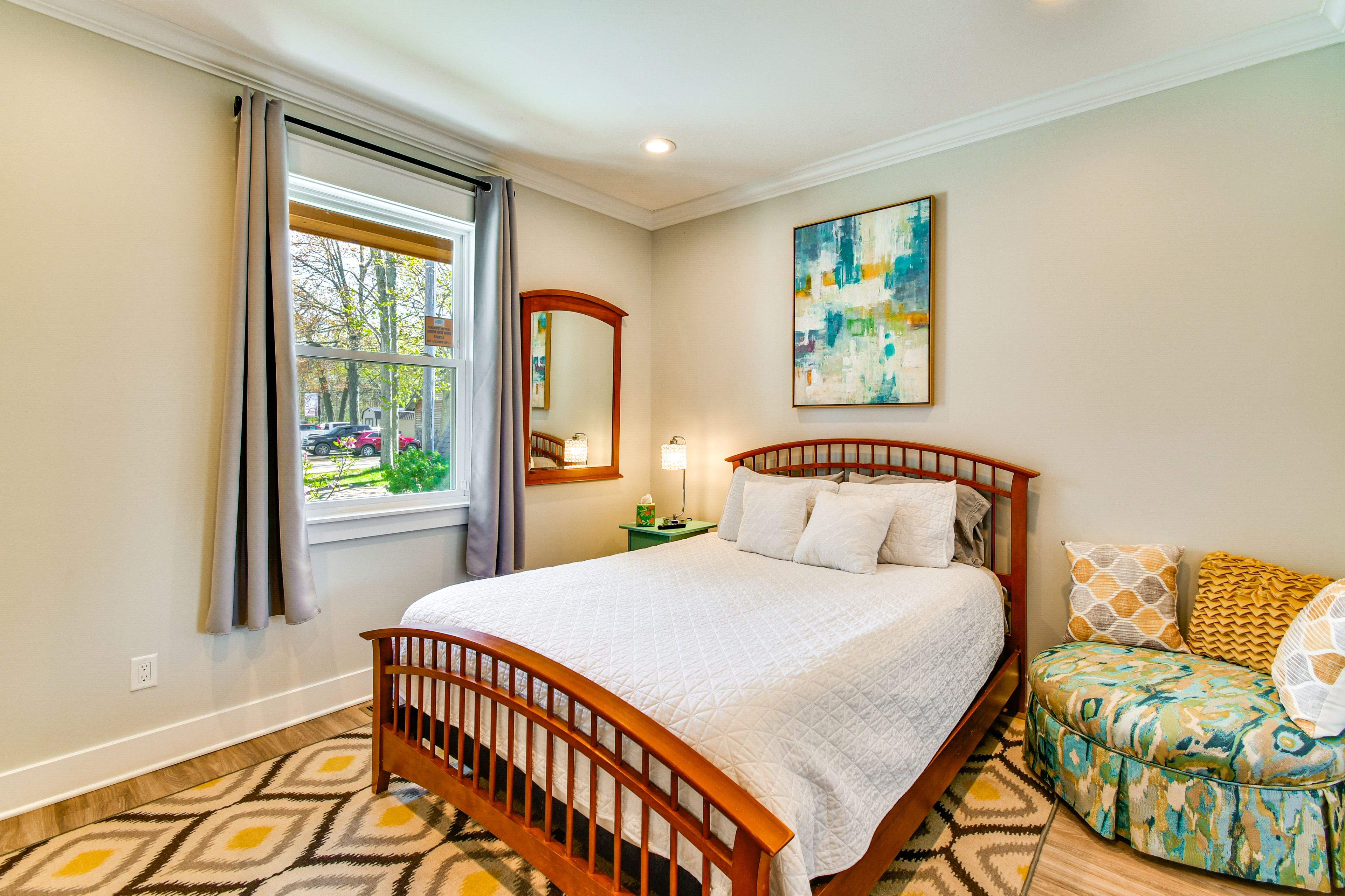 Bedroom 2 | Queen Bed