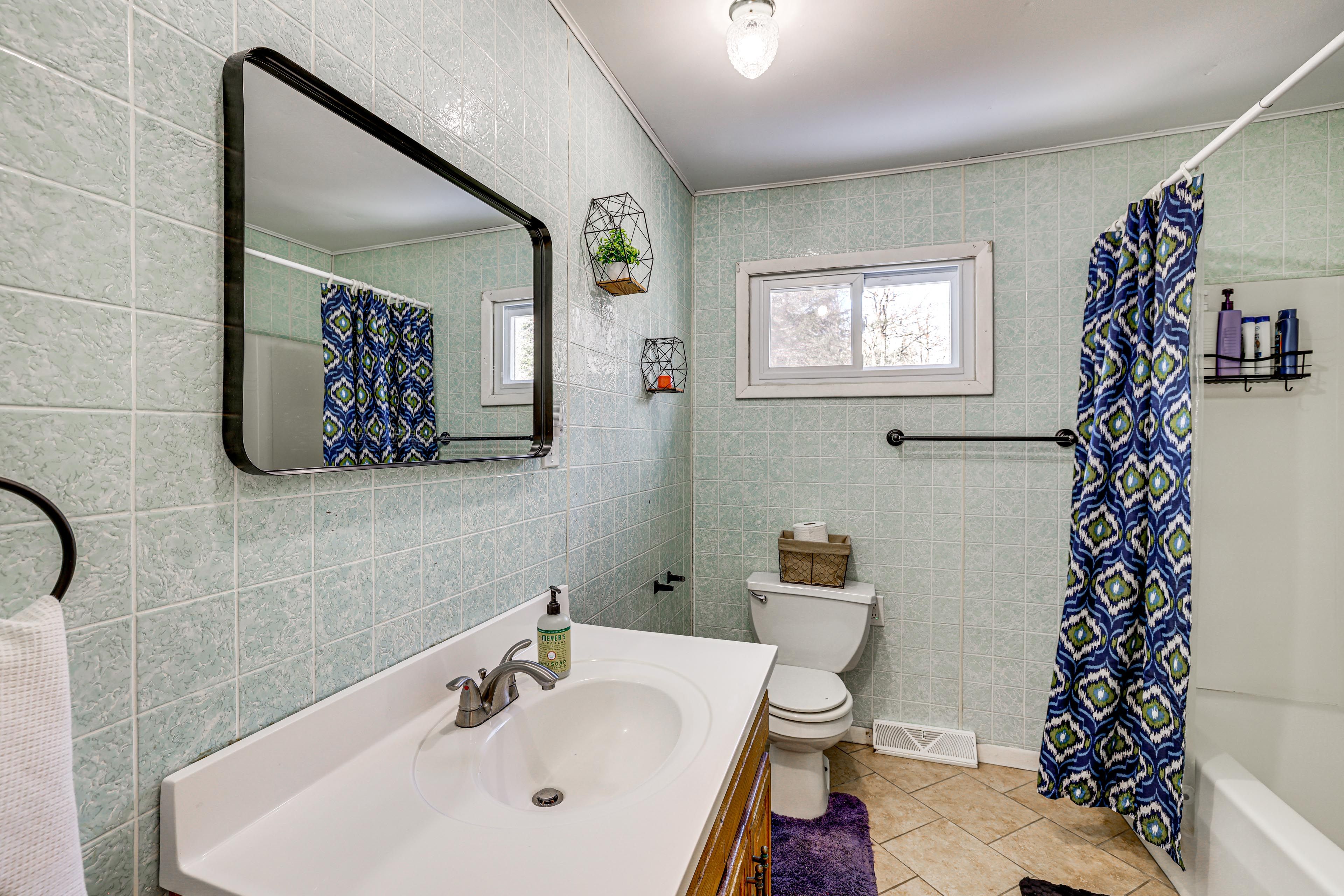 Full Bathroom | 2nd Floor