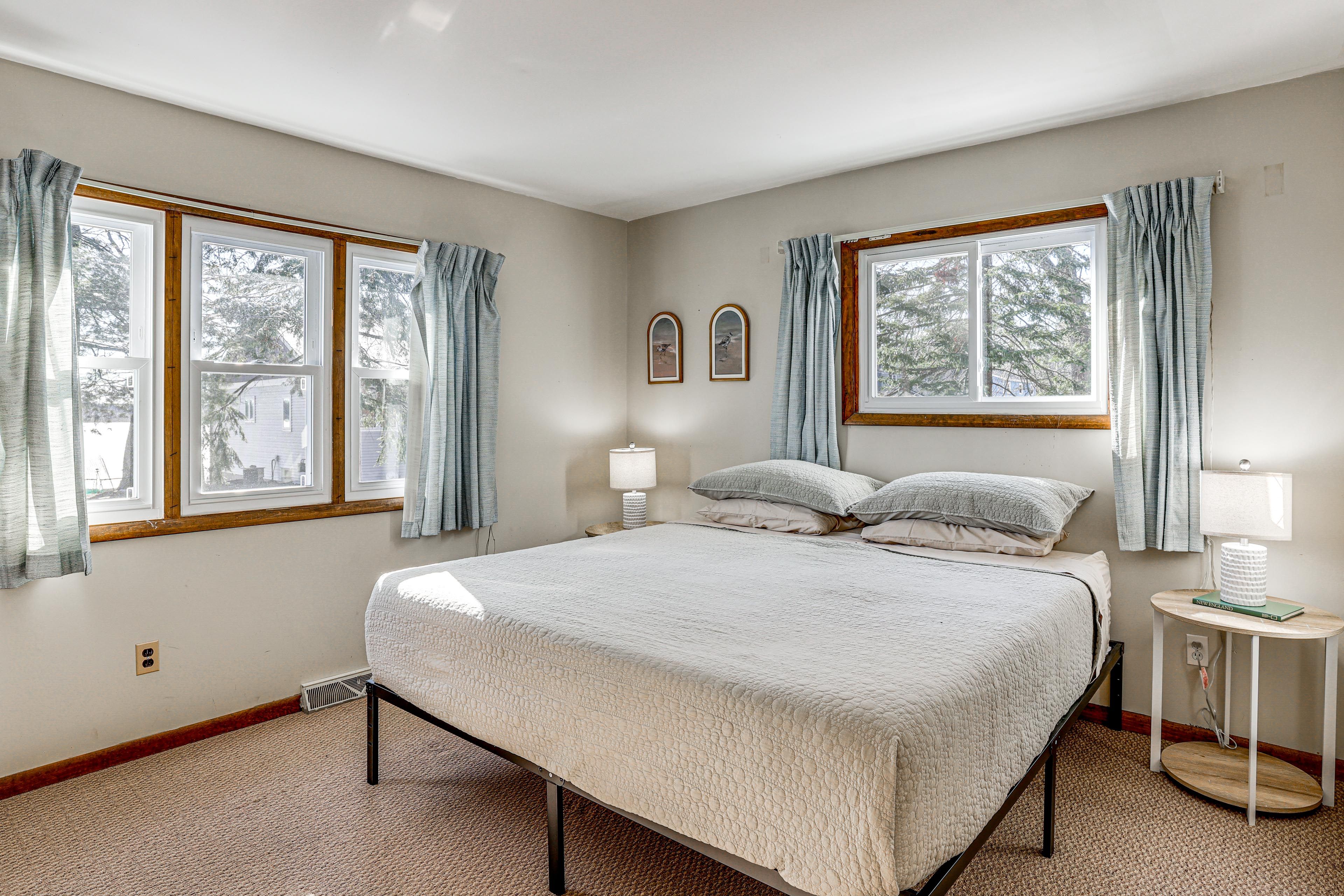 Bedroom 2 | King Bed | 2nd Floor