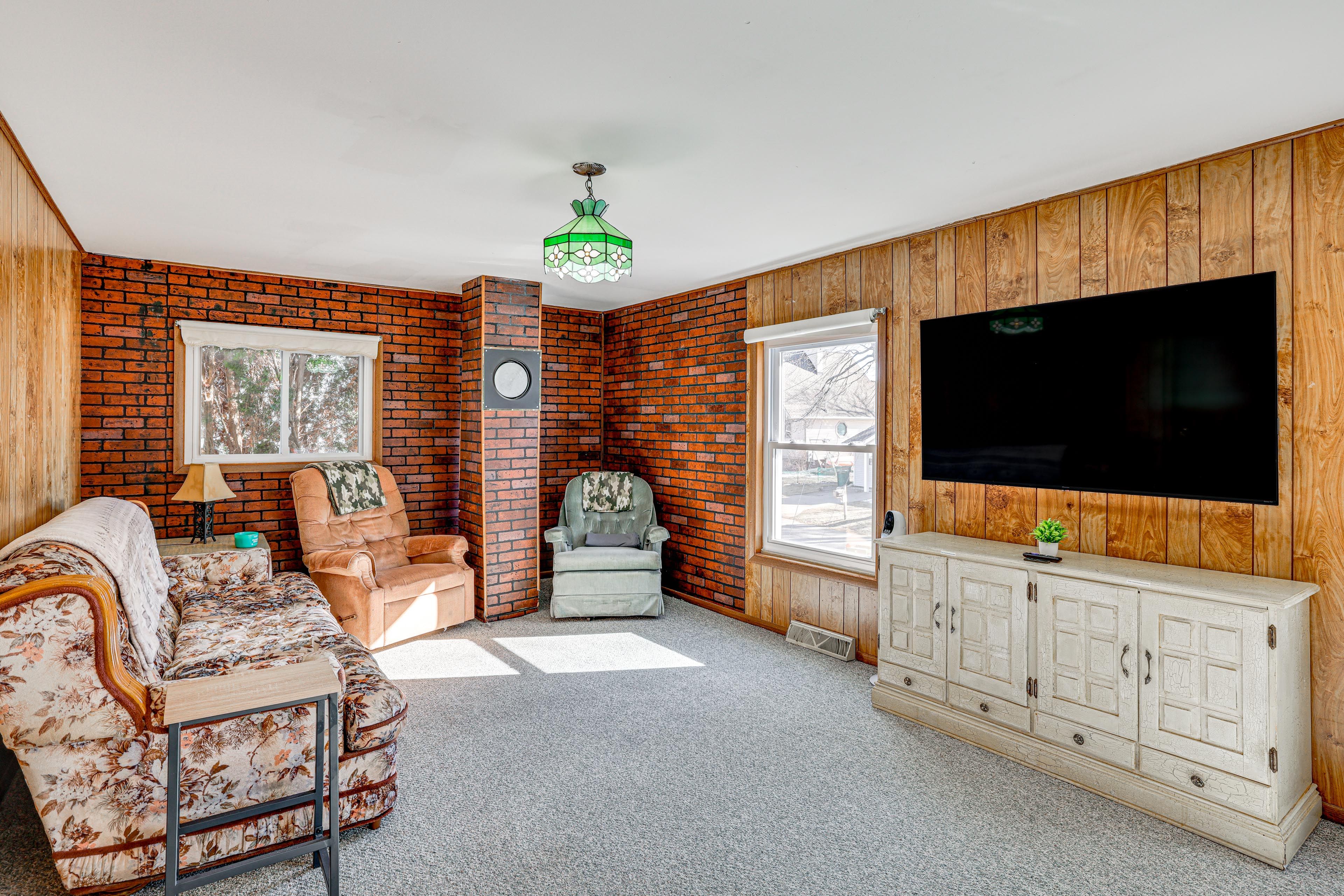 Family Room | 2nd Floor