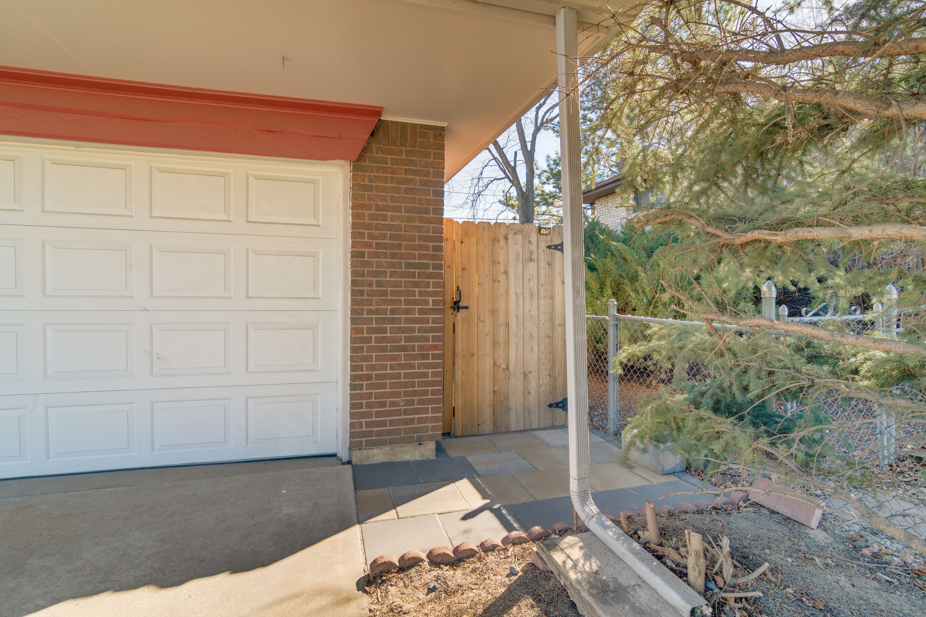 Shared Driveway | 3 Vehicles