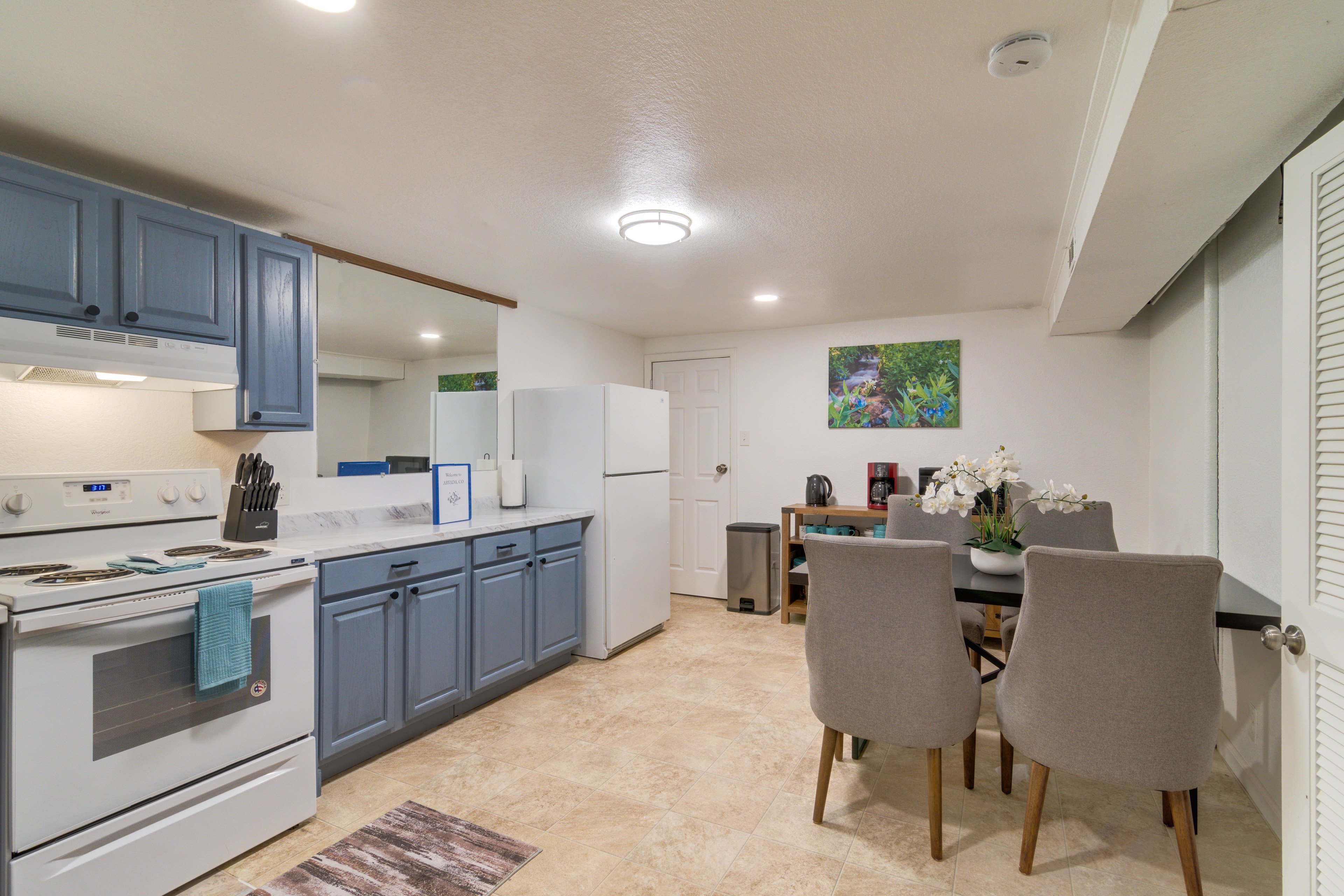 Kitchen & Dining Area