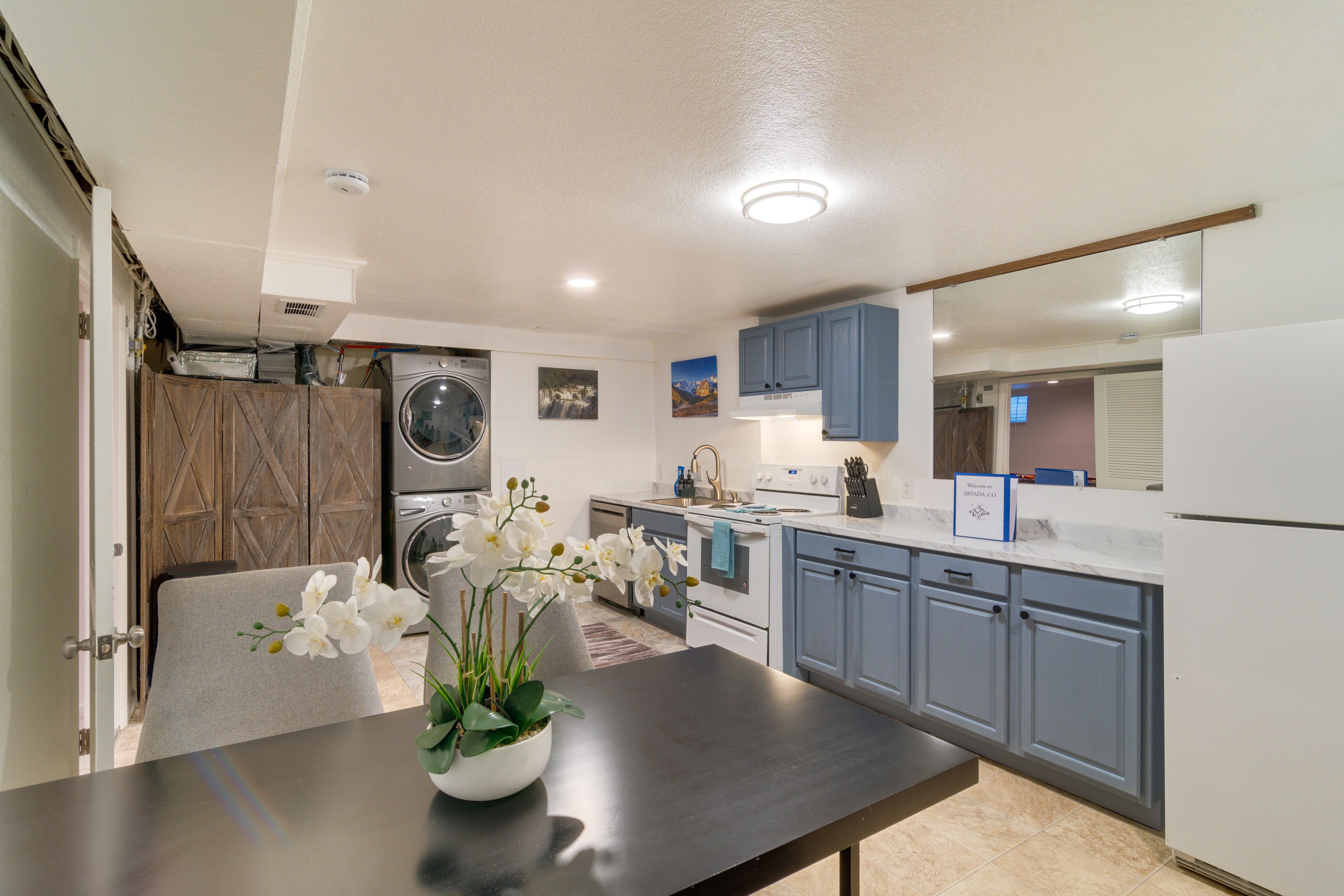 Kitchen & Dining Area