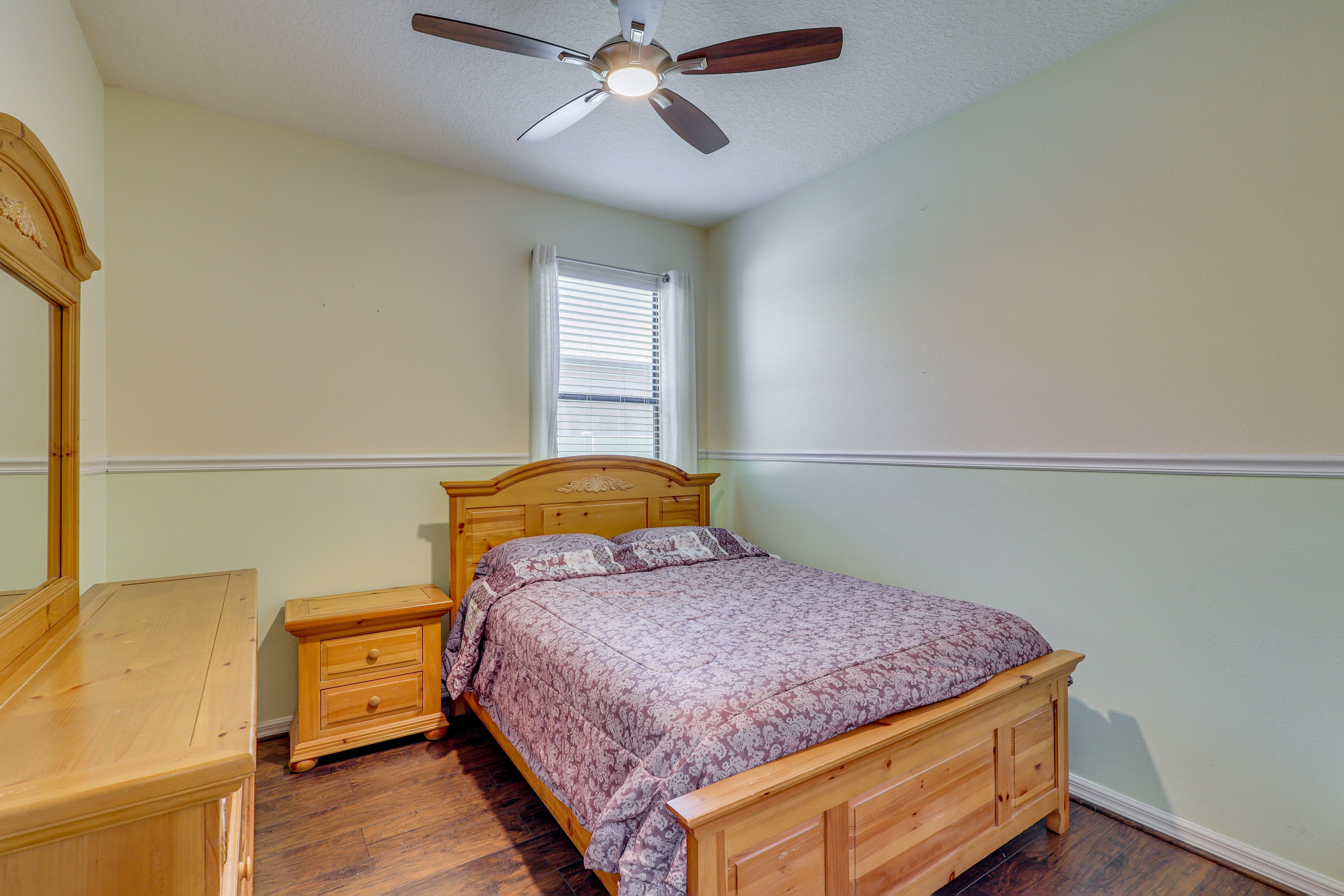 Bedroom 2 | Queen Bed | 1st Floor