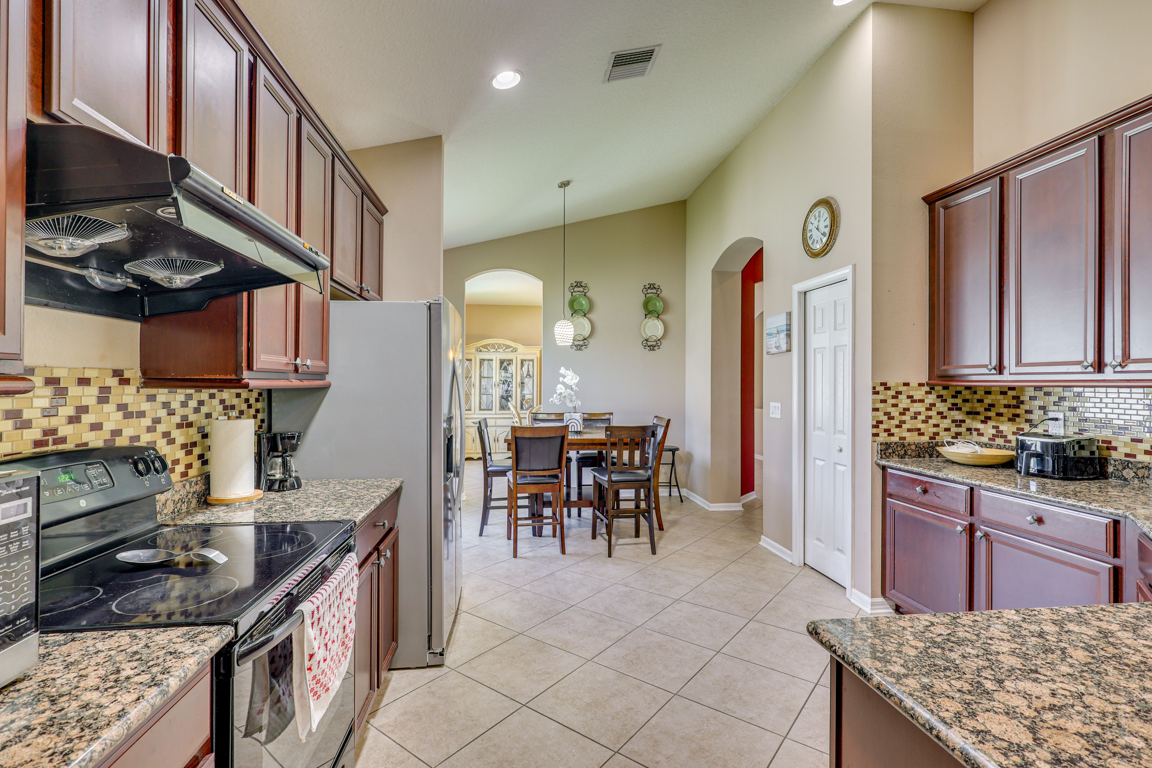 Kitchen | Dining Table