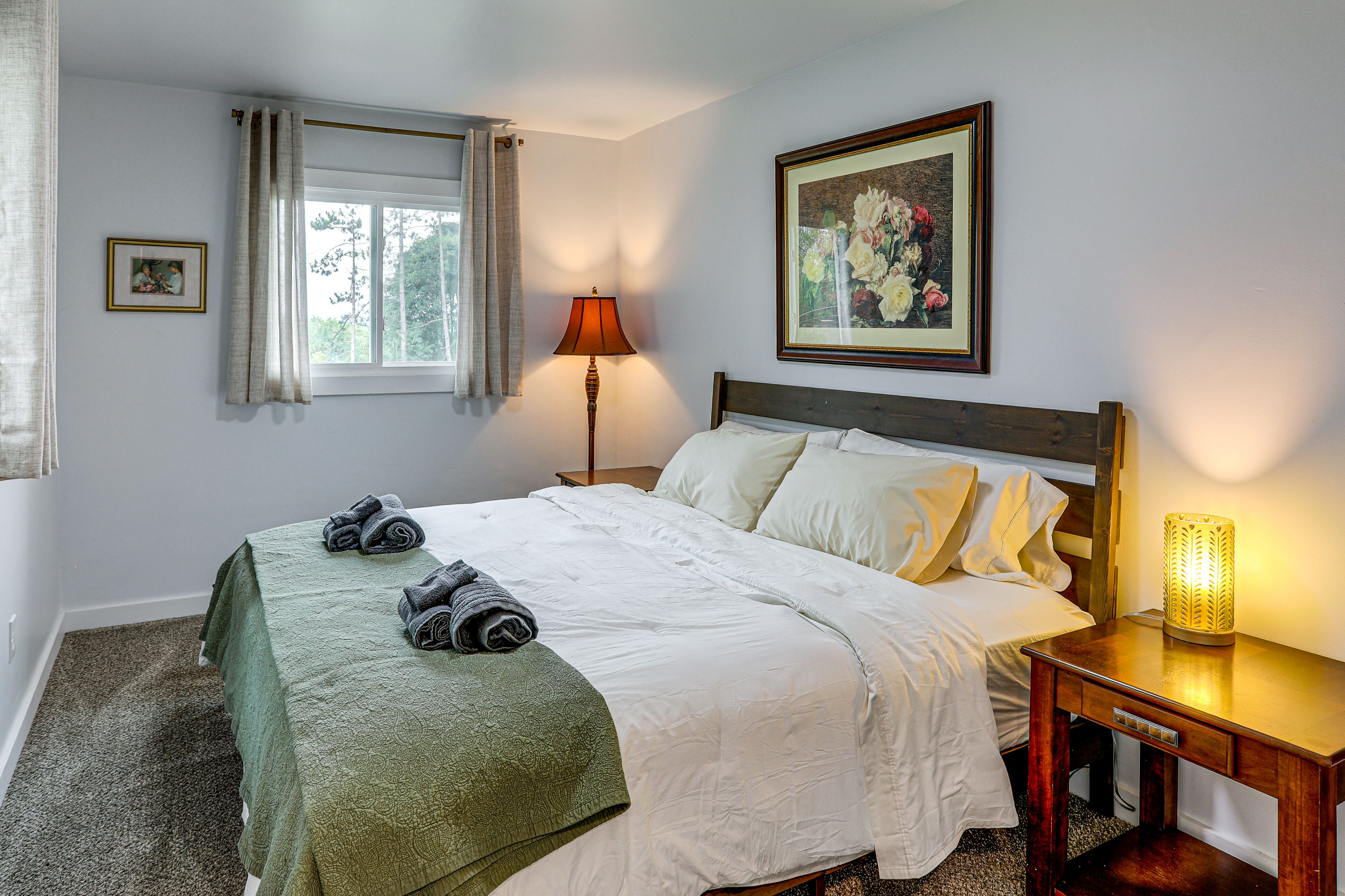 Bedroom | King Bed | Main Floor