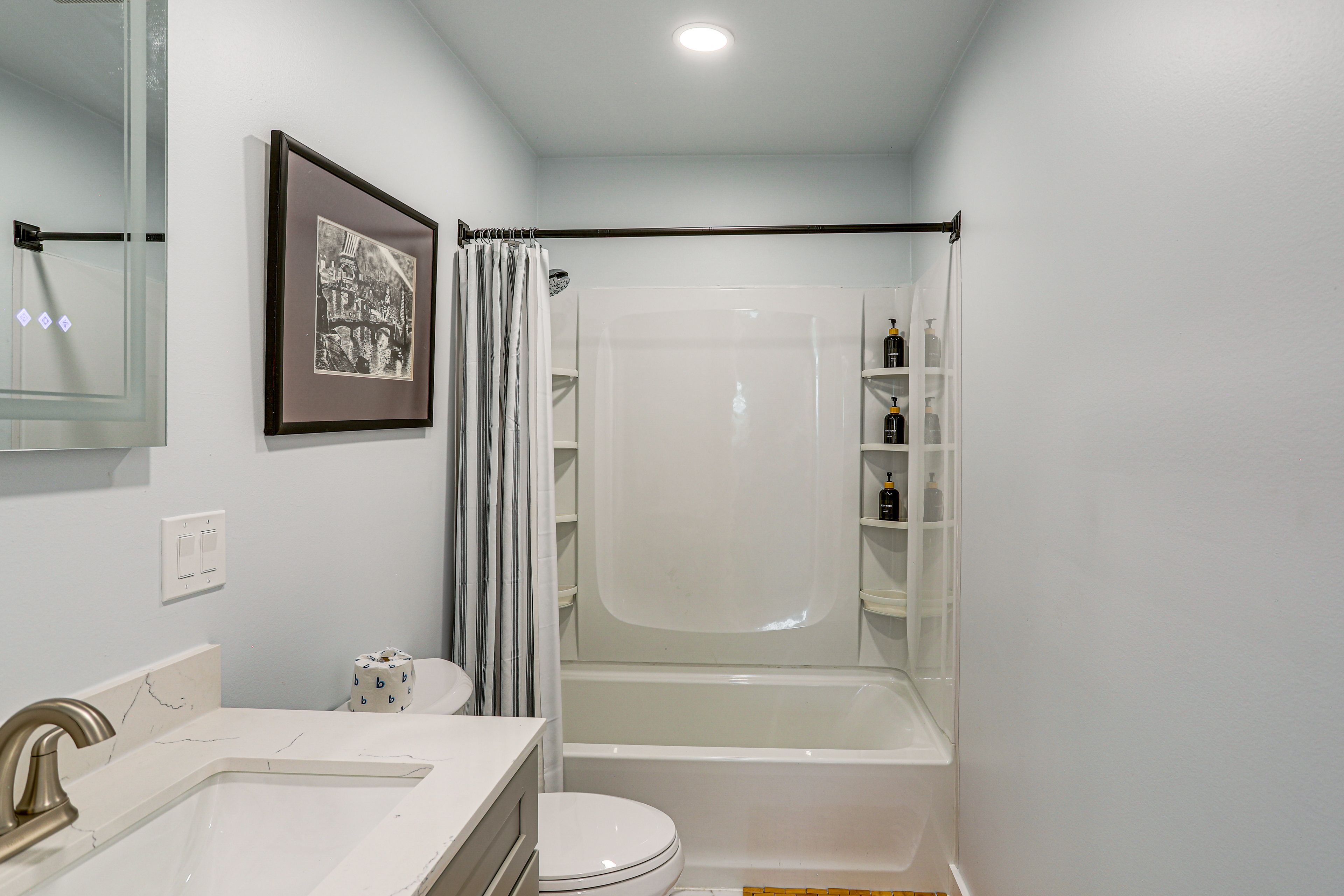 Bathroom | Main Floor