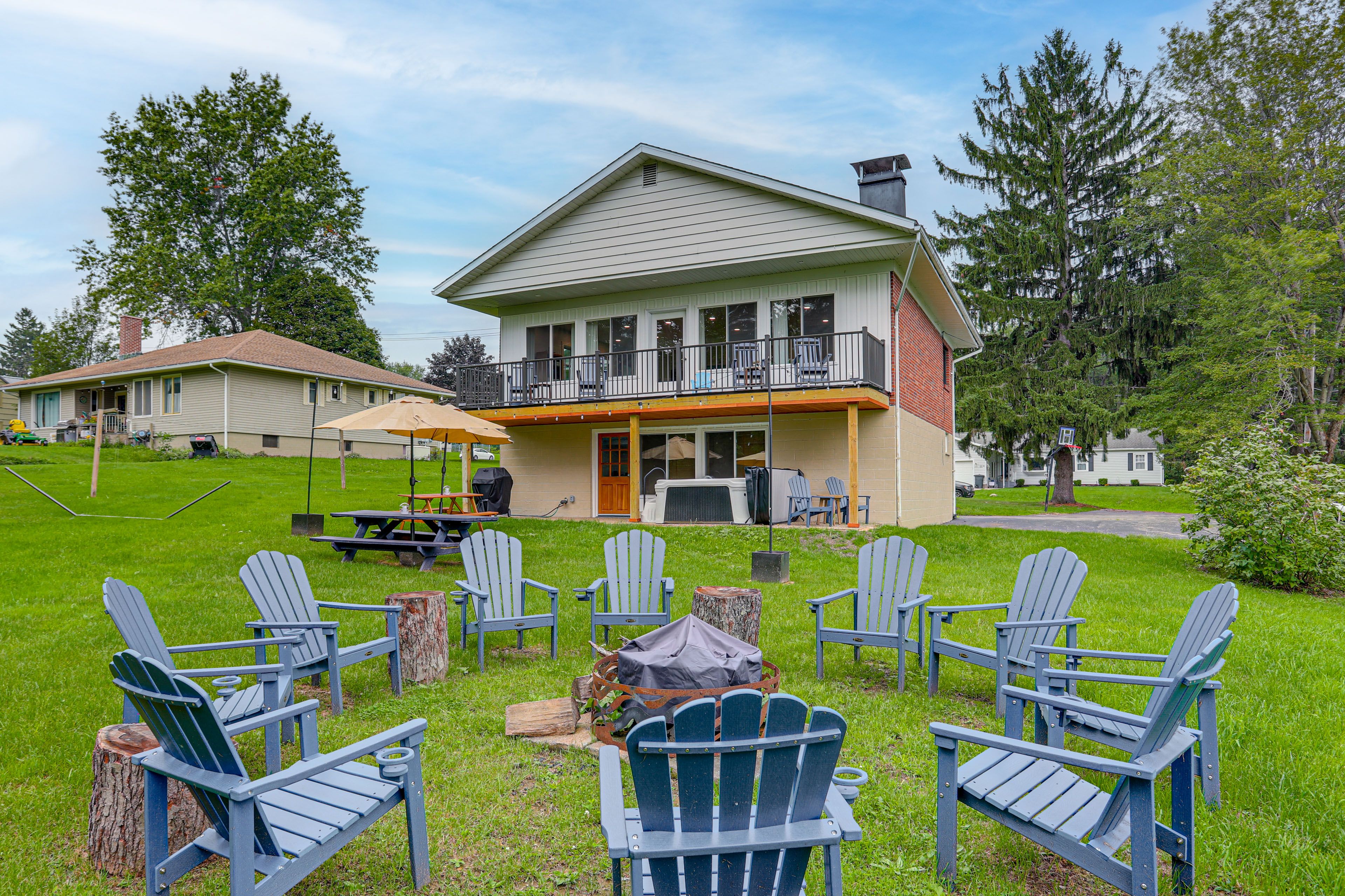 Mayville Vacation Rental | 5BR | 2BA | 1,613 Sq Ft