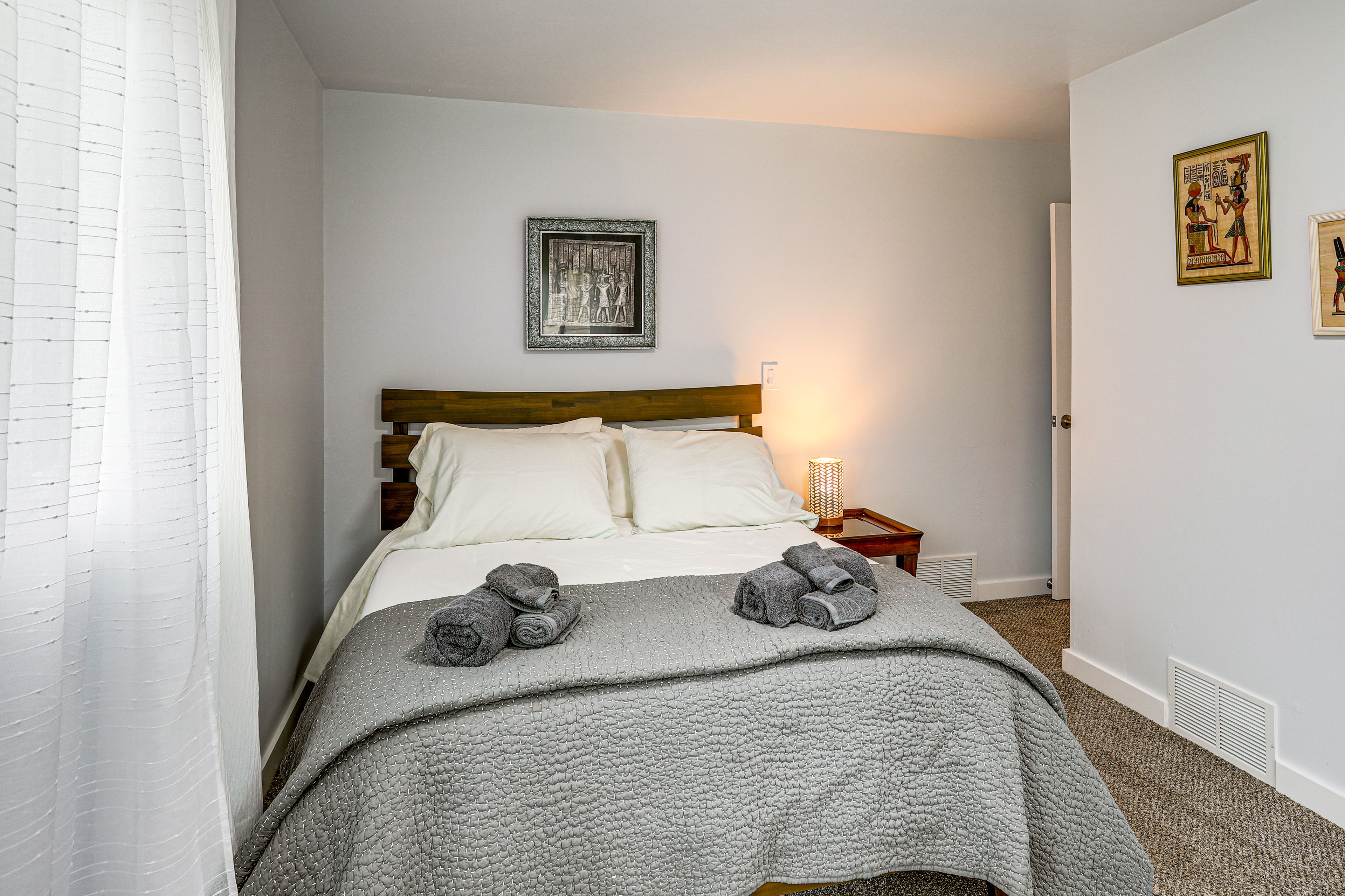 Bedroom | Queen Bed | Main Floor