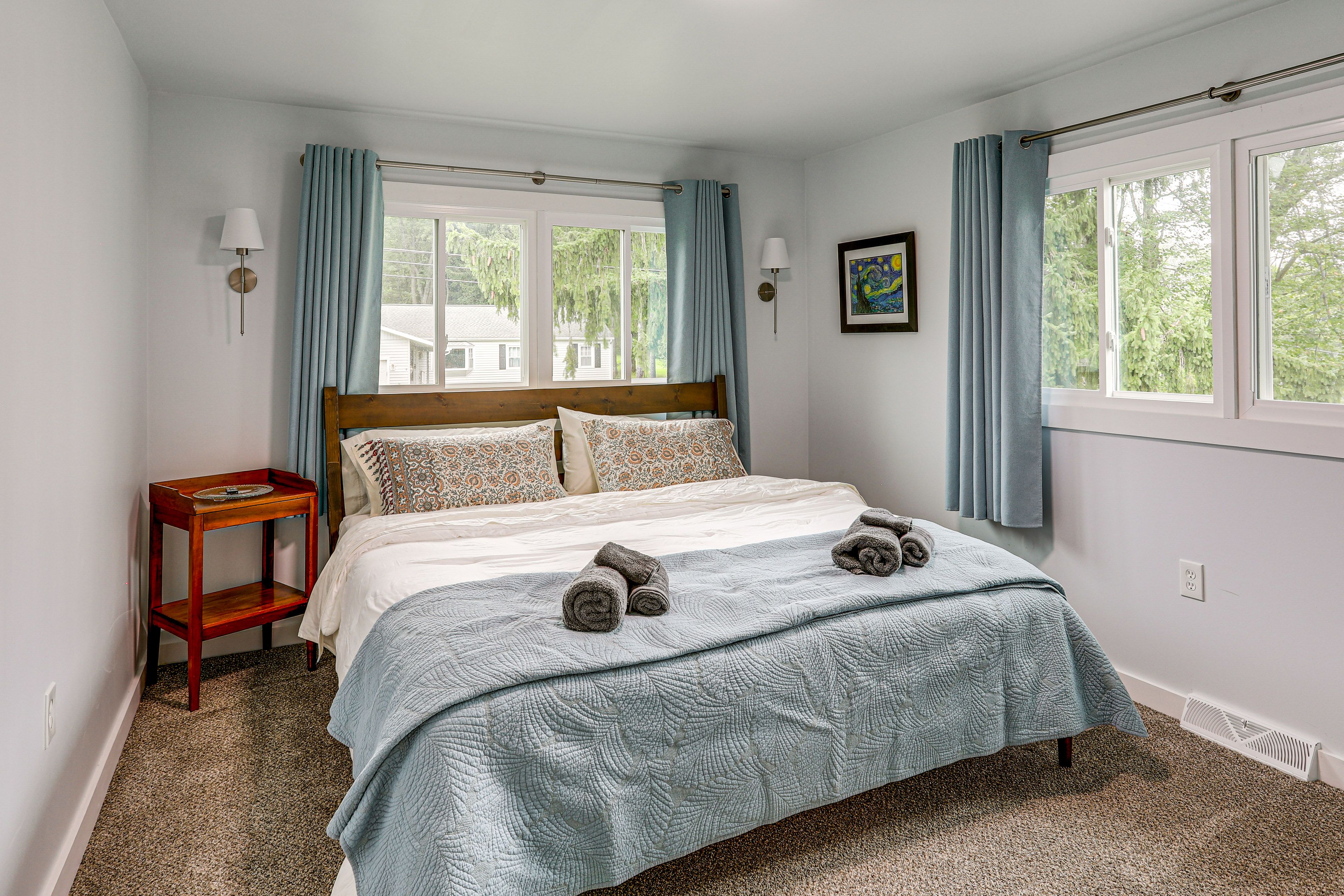 Bedroom | King Bed | Main Floor