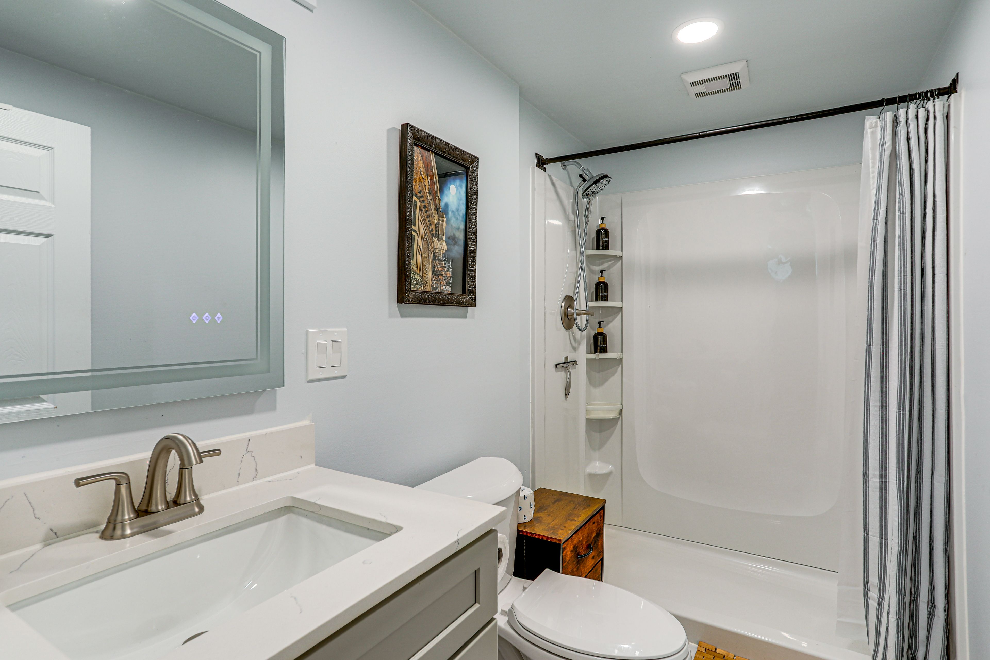 Bathroom | Main Floor